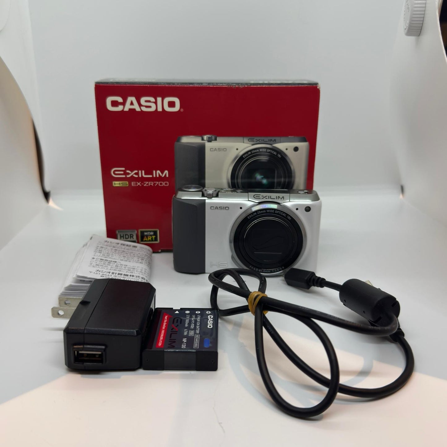 【全額返金保証】【最速発送】 コンパクトデジタルカメラ CASIO EXILIM EX-ZR700 ホワイト 美品 動作確認済