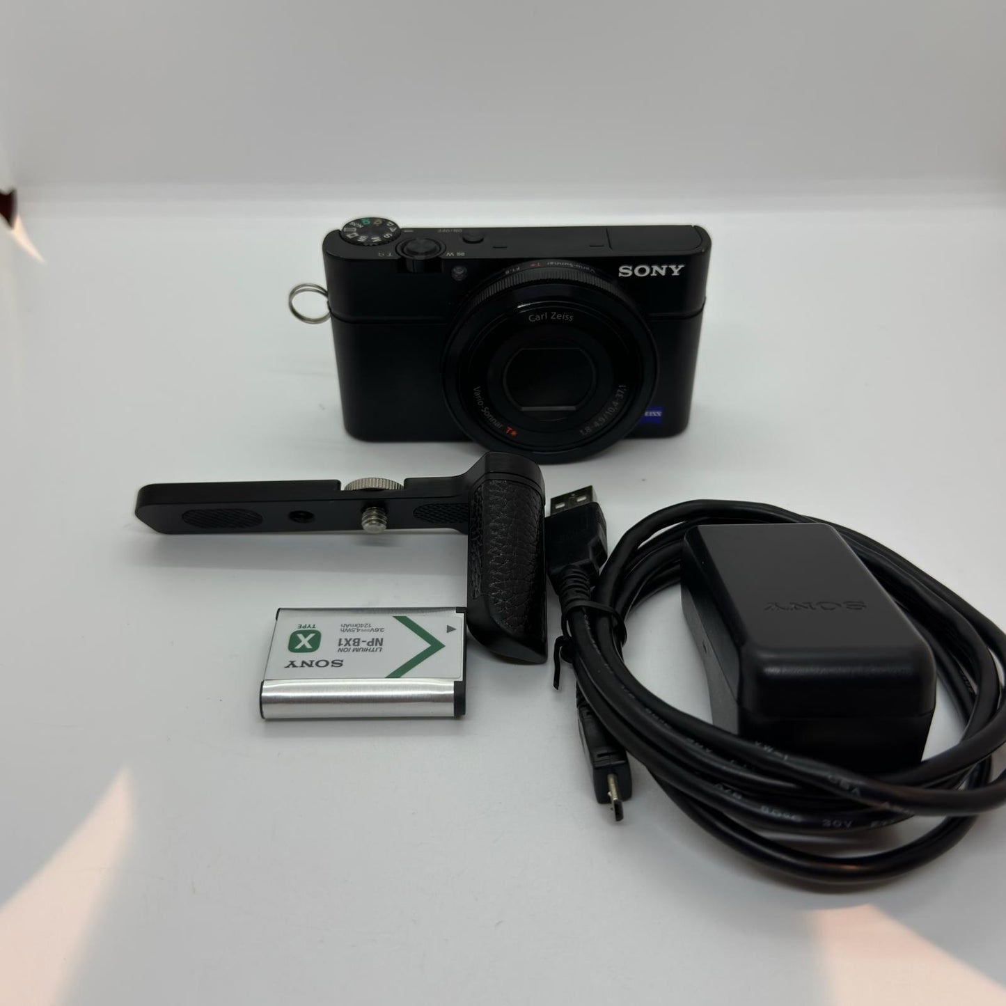 【全額返金保証】【最速発送】Sony コンパクトデジタルカメラ サイバーショット DSC-RX100 美品 動作確認済