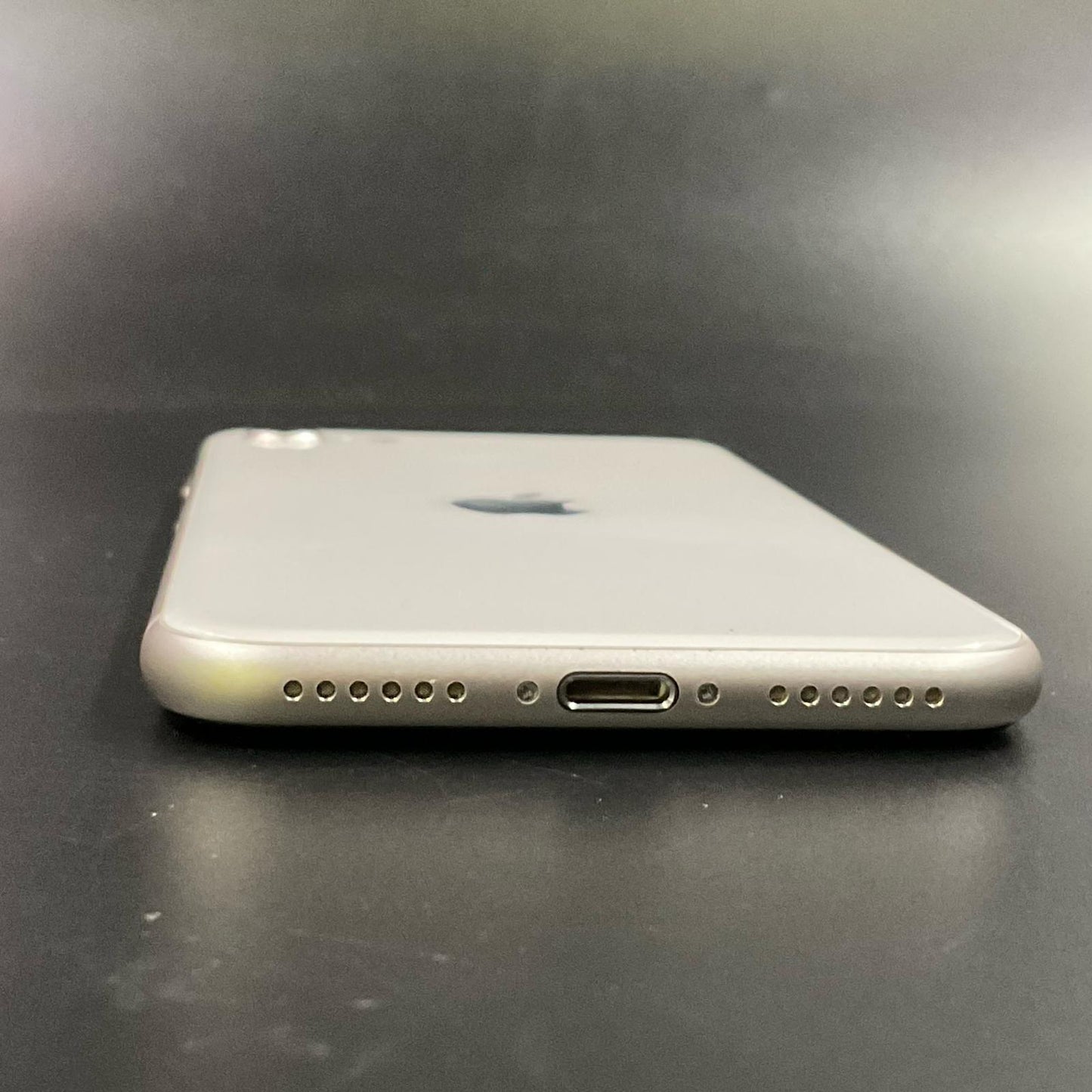 【全額返金保証】【最速発送】Apple iPhone iPhone SE(第3世代) 64GB スターライト au SIMフリー 白ロム 動作確認済 88%