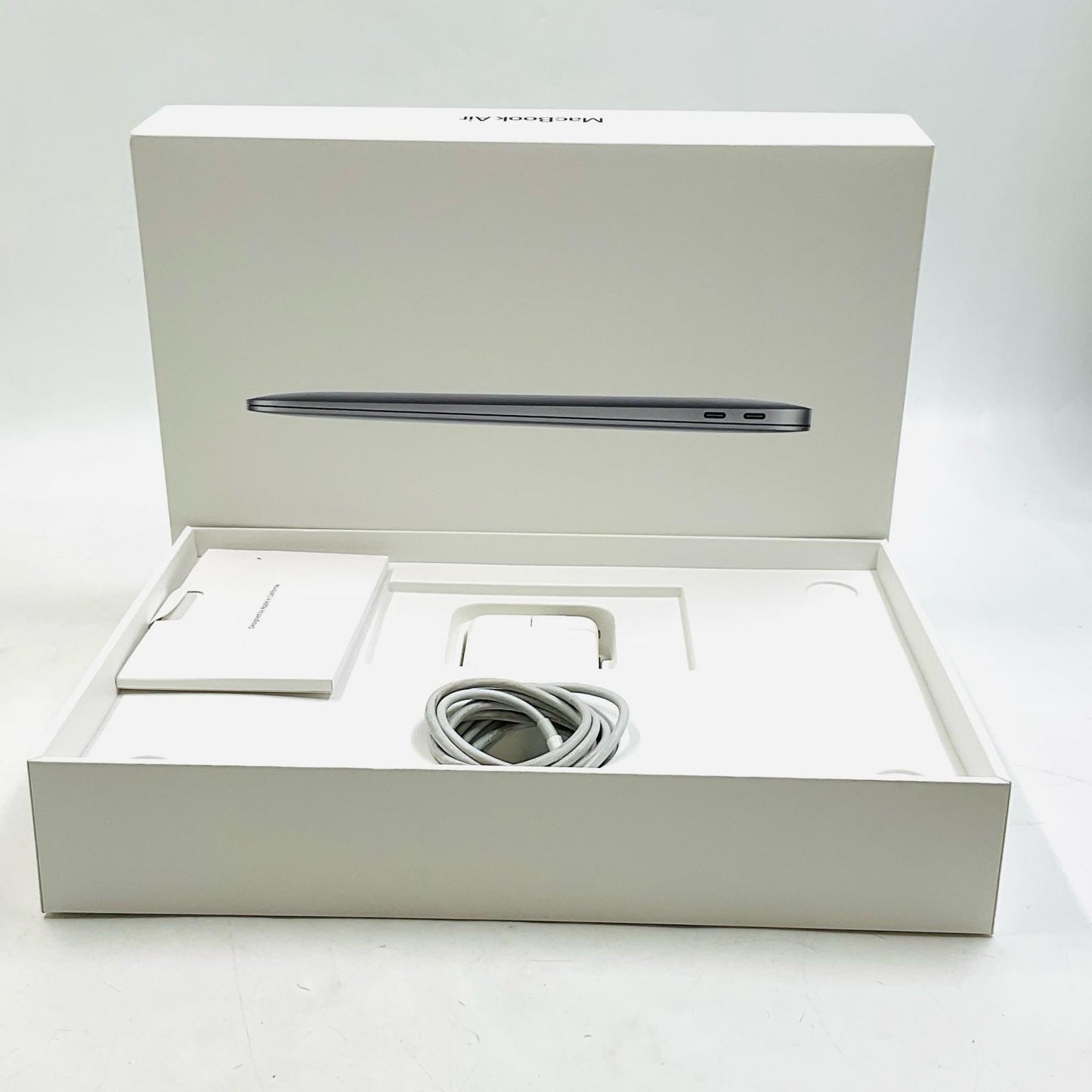 【最速発送】Apple MacBook Air 13インチ 2020 1.1GHz デュアルコアIntel Core i3 8GB 256GB シルバー【難有】