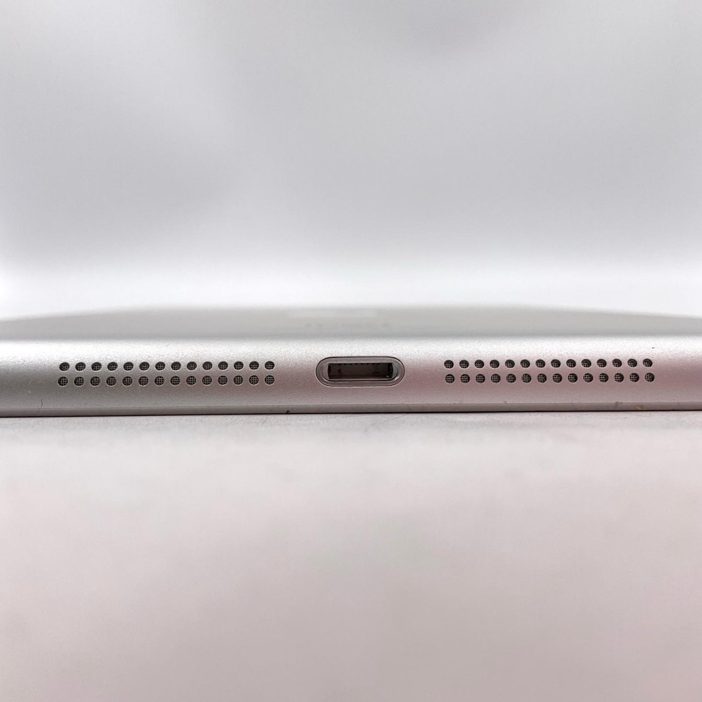 【全額返金保証】【最速発送】Apple iPad mini 7.9インチ 第2世代 32GB シルバー Wi-Fi 美品 動作確認済