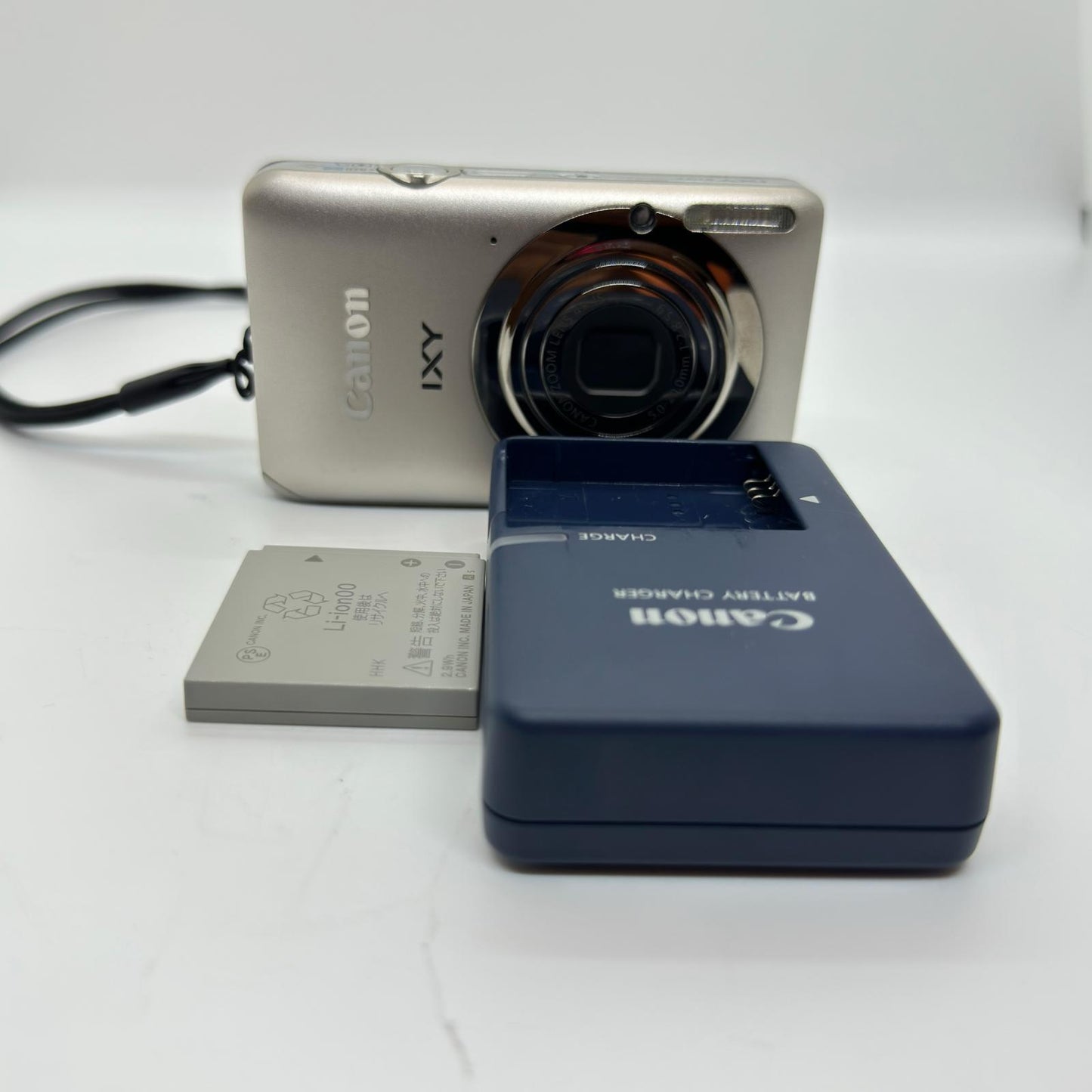 【全額返金保証】【最速発送】Canon コンパクトデジタルカメラ IXY 210F シルバー 美品 動作確認済