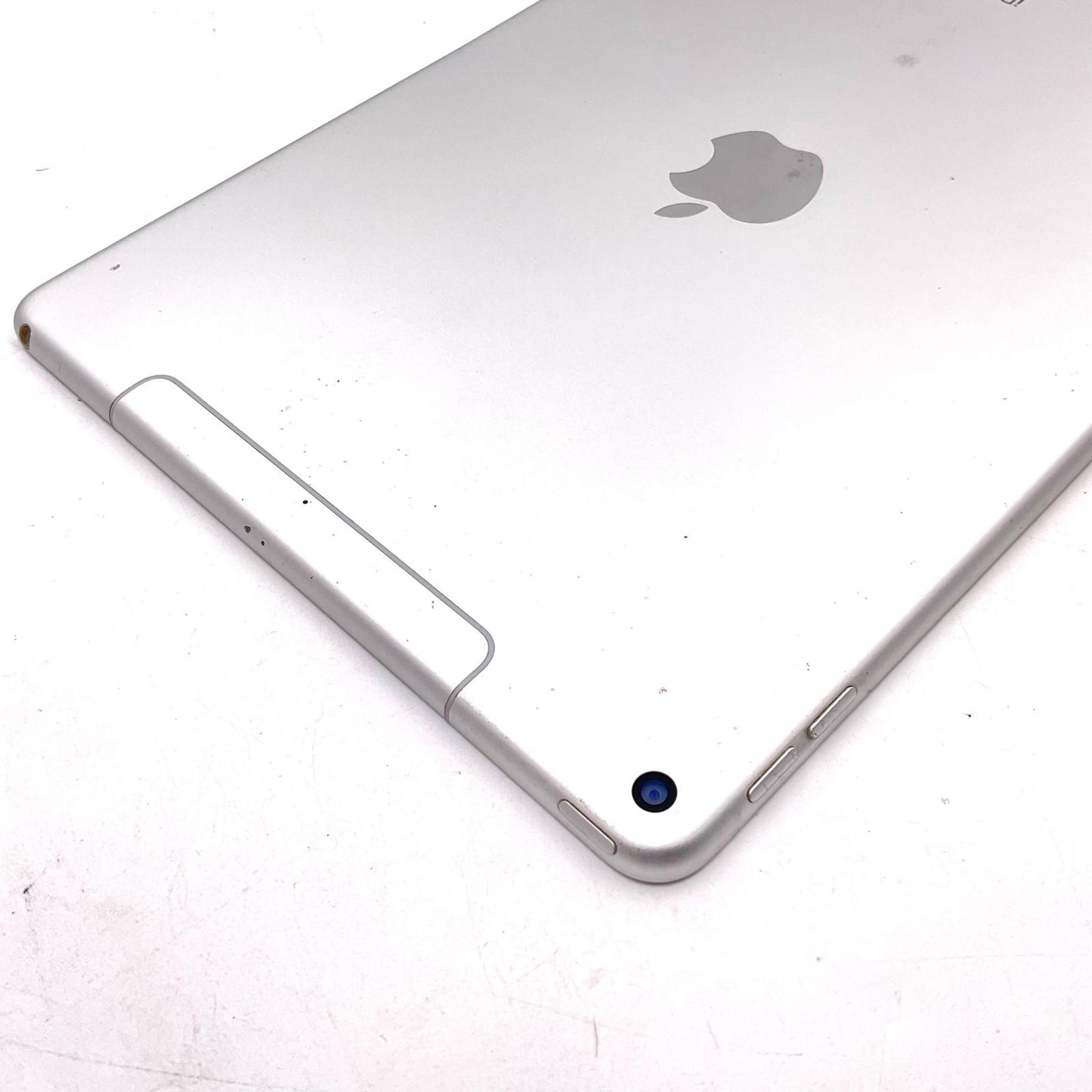 【最速発送】Apple iPad iPad Air 3 Wi-Fi+Cellular 64GB Silver docomo 白ロム【難有】