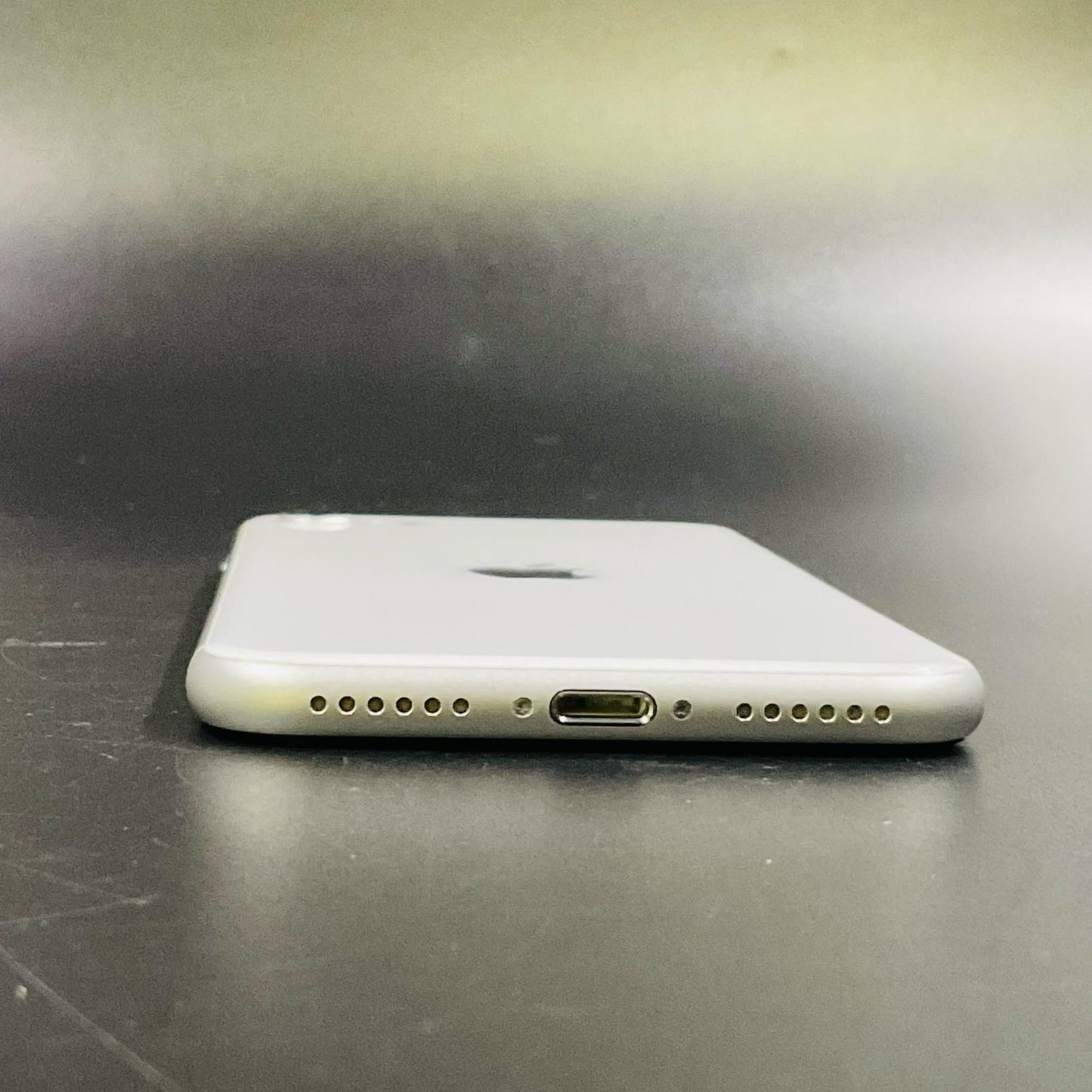 【全額返金保証】【最速発送】Apple iPhone iPhone SE(第2世代) 64GB ホワイト Softbank SIMフリー 白ロム 動作確認済 80%
