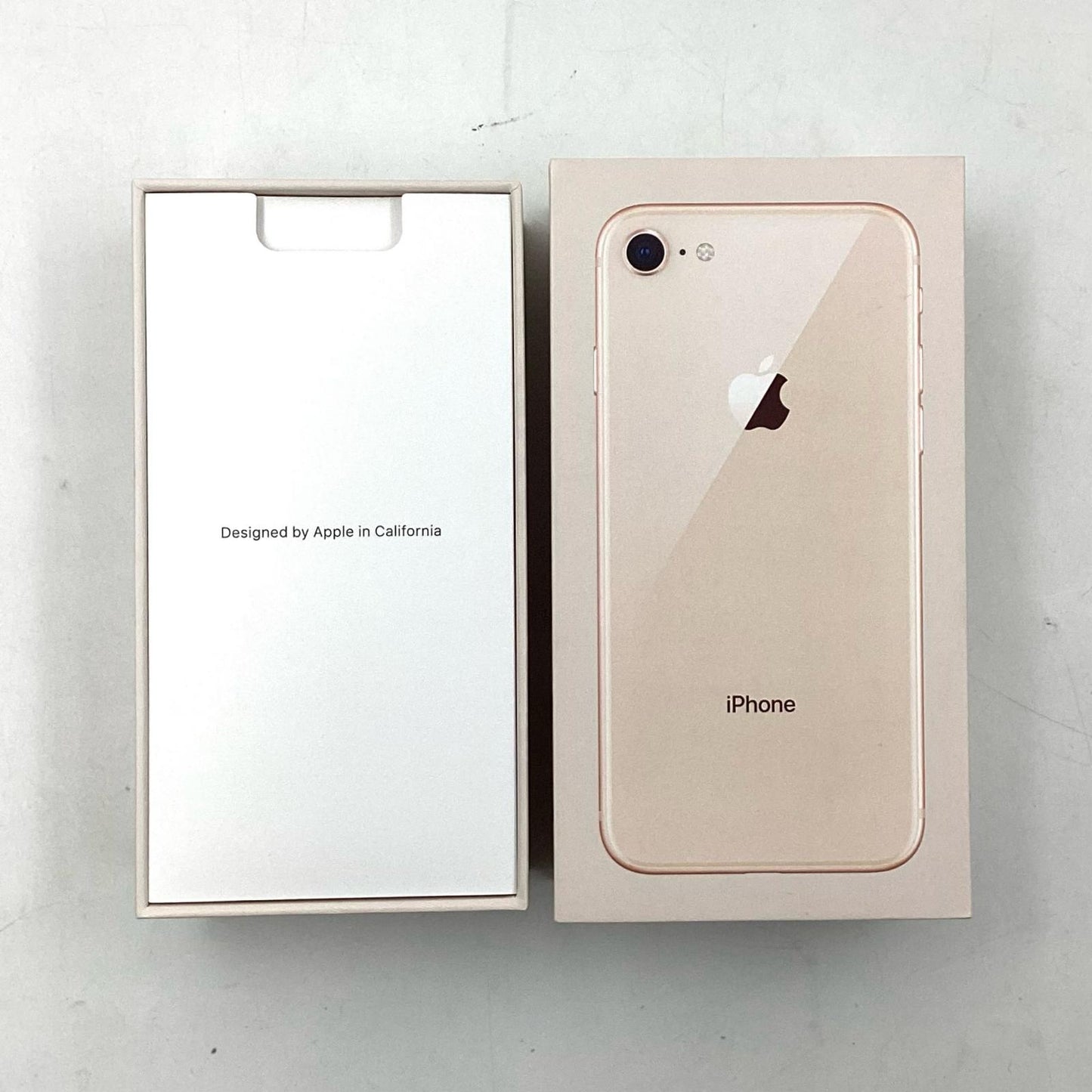 【全額返金保証】【最速発送】Apple iPhone 8 64GB ゴールド docomo SIMフリー 白ロム 動作確認済 72%