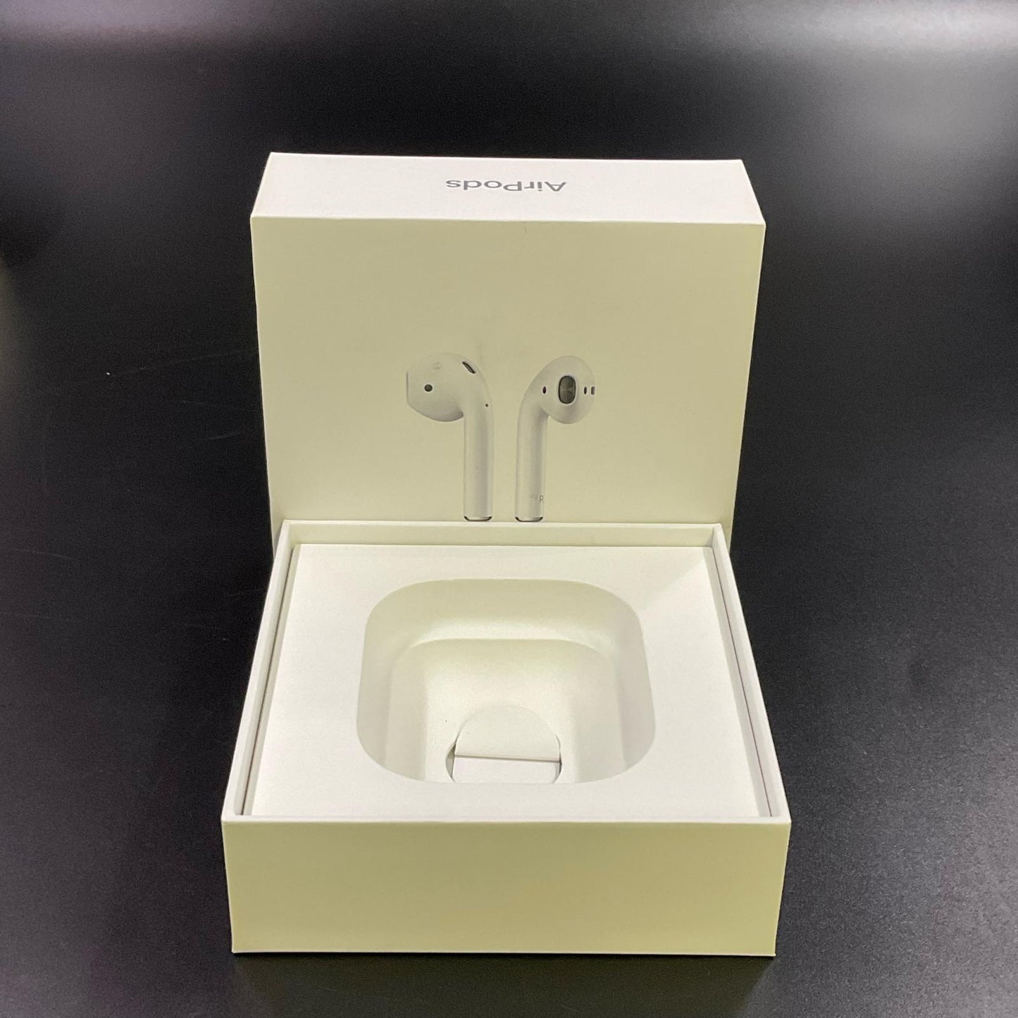 【全額返金保証】【最速発送】Apple AirPods 2 美品 動作確認済