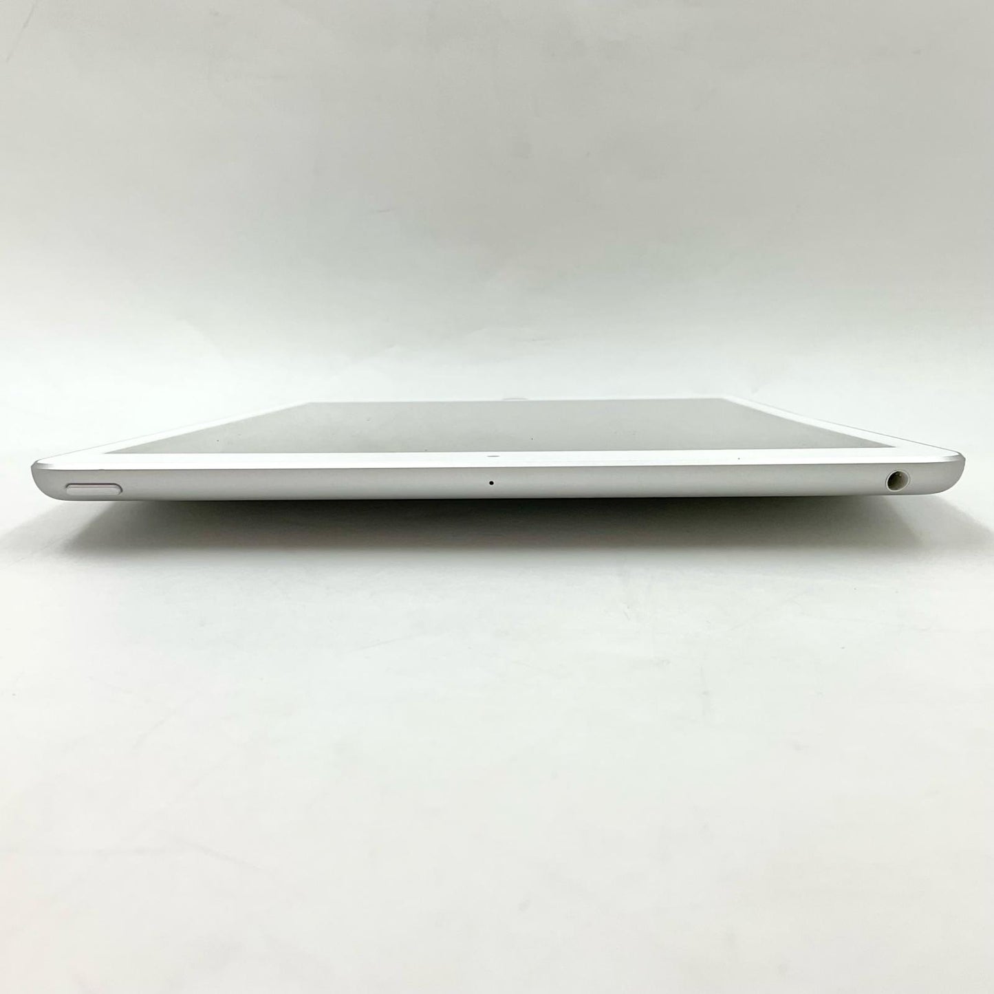 【全額返金保証】【最速発送】Apple iPad iPad 10.2インチ 第7世代 128GB シルバー Wi-Fi 美品 動作確認済