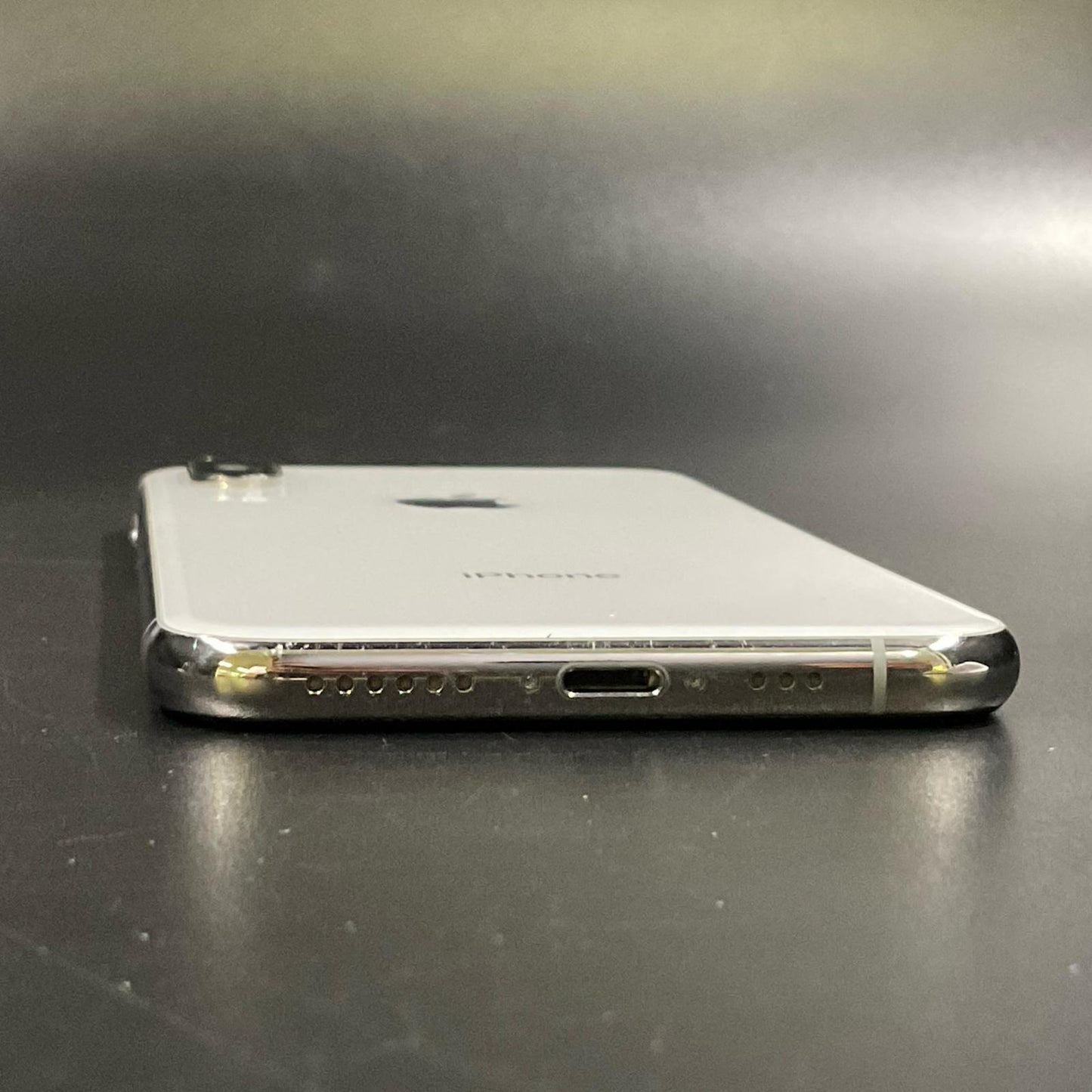 【全額返金保証】【最速発送】Apple iPhone iPhone XS 64GB シルバー docomo 白ロム 動作確認済 85%