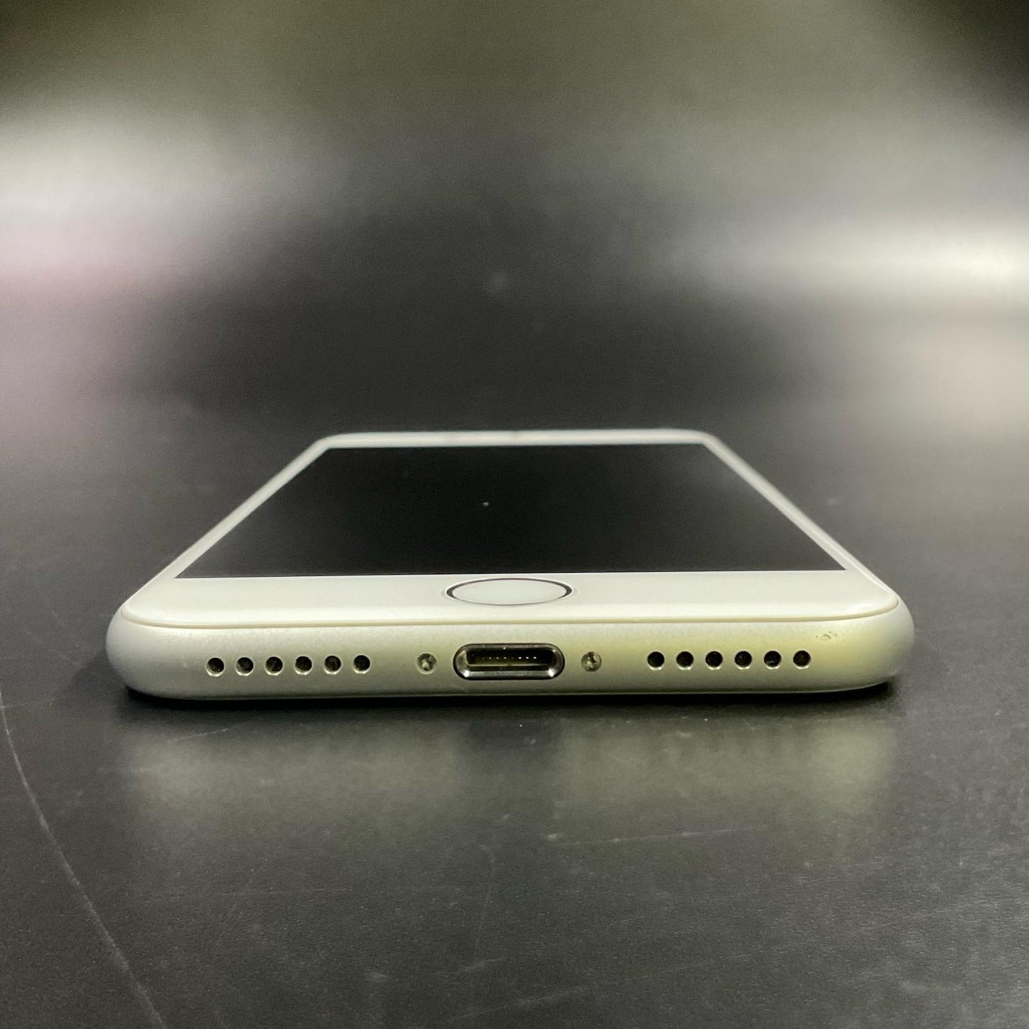 【全額返金保証】【最速発送】Apple iPhone iPhone 8 64GB シルバー docomo SIMフリー 白ロム 美品 動作確認済 87%