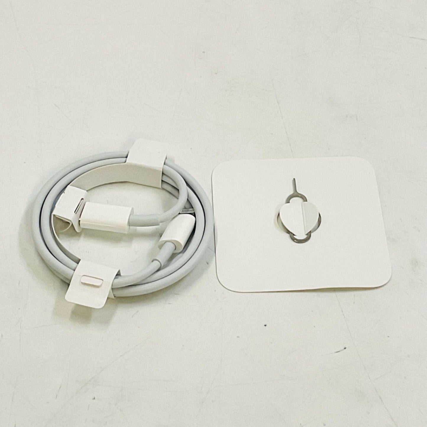 【全額返金保証】【最速発送】Apple iPhone iPhone SE(第3世代) 128GB (PRODUCT)RED au SIMフリー 白ロム 動作確認済 69%