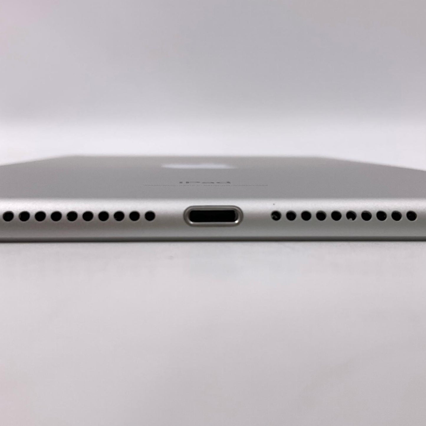 【全額返金保証】【最速発送】Apple iPad iPad mini 第5世代 Wi-Fi 7.9インチ 64GB シルバー Wi-Fi 動作確認済