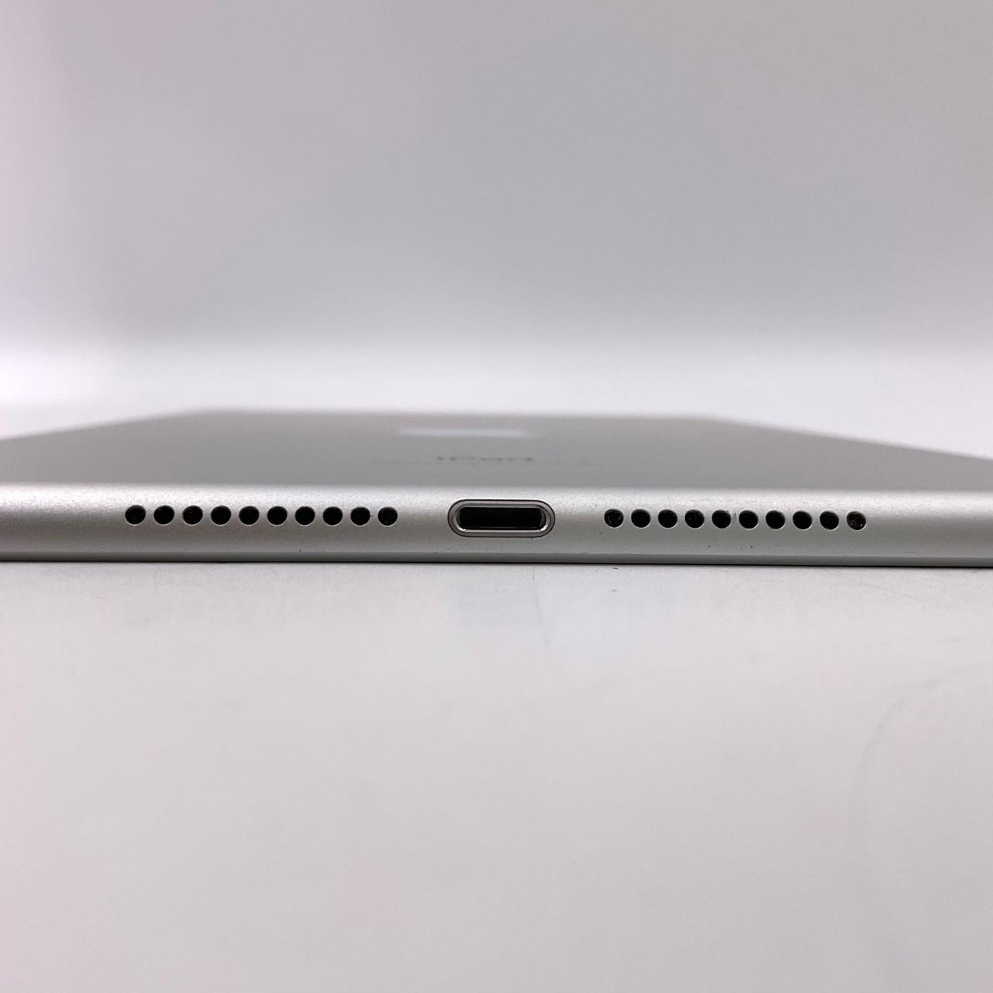 【全額返金保証】【最速発送】Apple iPad iPad mini 第5世代 Wi-Fi 7.9インチ 64GB シルバー Wi-Fi 動作確認済