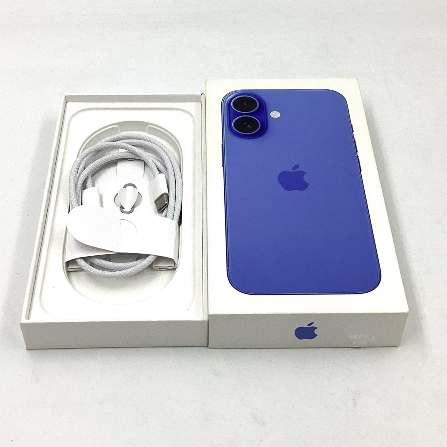 【全額返金保証】【最速発送】Apple iPhone iPhone 16 256GB ウルトラマリン au SIMフリー 白ロム 美品 動作確認済 90%