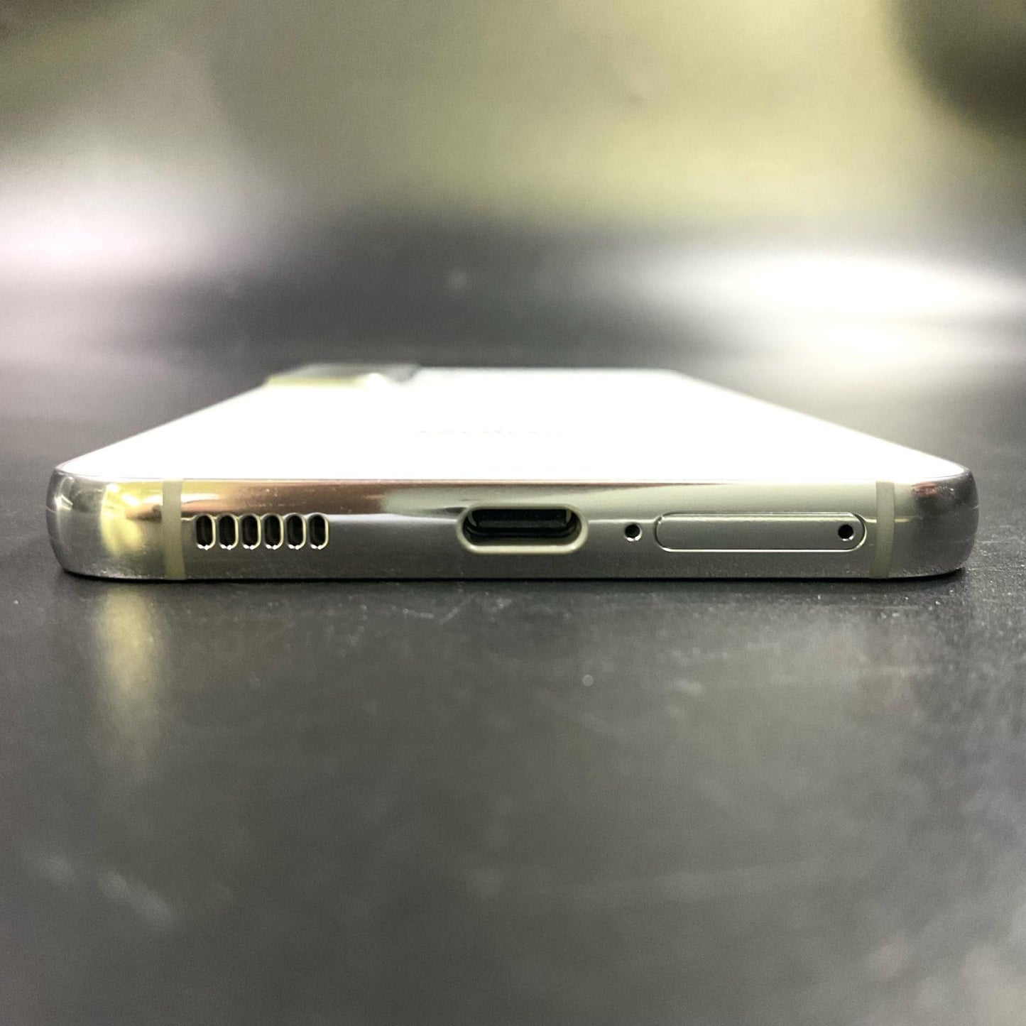 【最速発送】 Galaxy S22 256GB ホワイト系 au SIMフリー SCG13 白ロム【難有】