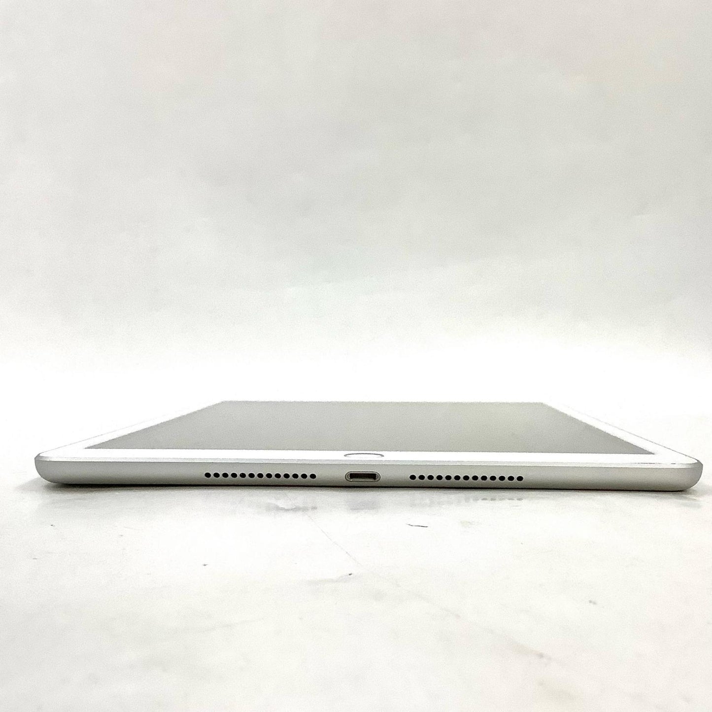【全額返金保証】【最速発送】Apple iPad iPad 10.2インチ 第7世代 32GB シルバー Wi-Fi 美品 動作確認済
