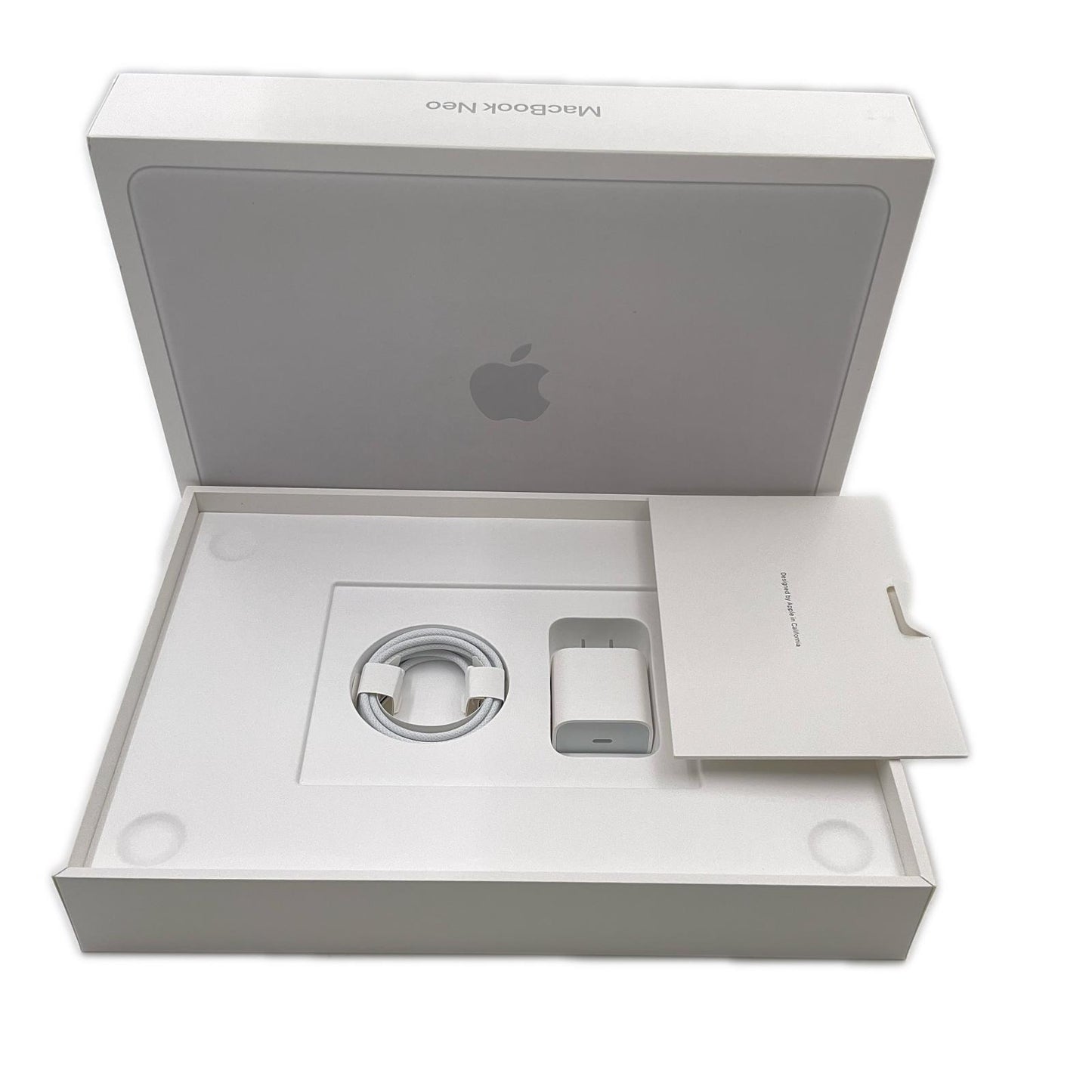【全額返金保証】【最速発送】Apple MacBook Neo 13インチ Apple A18 Pro 8GB 256GB シルバー 100% 美品 動作確認済