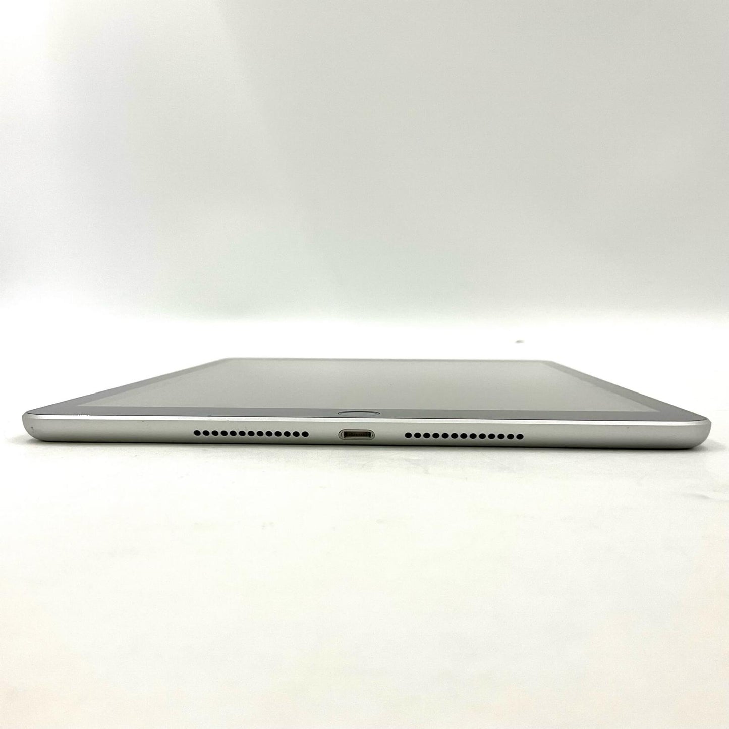 【最速発送】Apple iPad iPad 10.2インチ 第9世代 64GB シルバー WiFi+Cellular au 白ロム【難有】