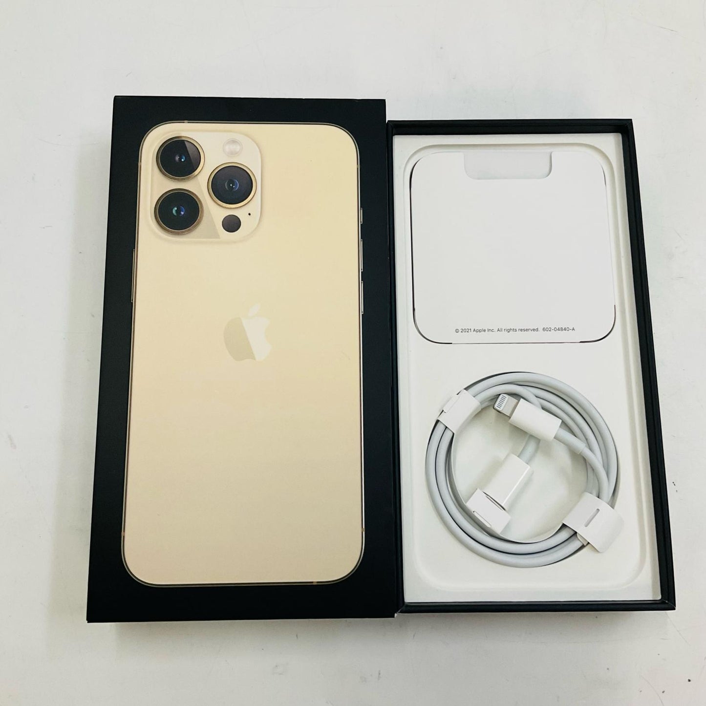 【全額返金保証】【最速発送】Apple iPhone iPhone Pro 13 256GB ゴールド docomo SIMフリー 白ロム 動作確認済 76%