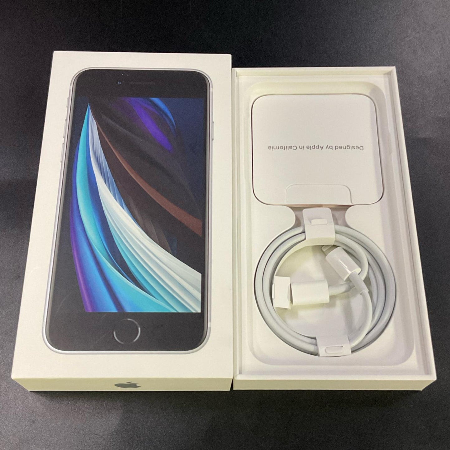 【全額返金保証】【最速発送】Apple iPhone iPhone SE(第2世代) 64GB ホワイト au 白ロム 美品 動作確認済 82%