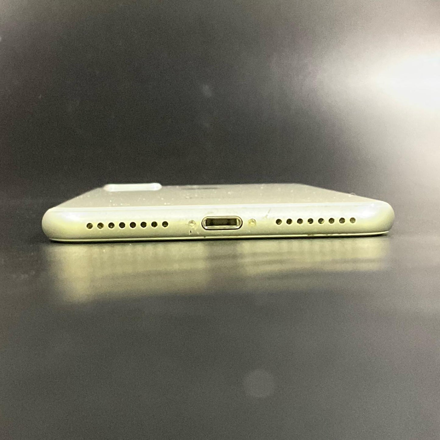 【全額返金保証】【最速発送】Apple iPhone iPhone 8 Plus 64GB シルバー au SIMフリー 白ロム 動作確認済 81%