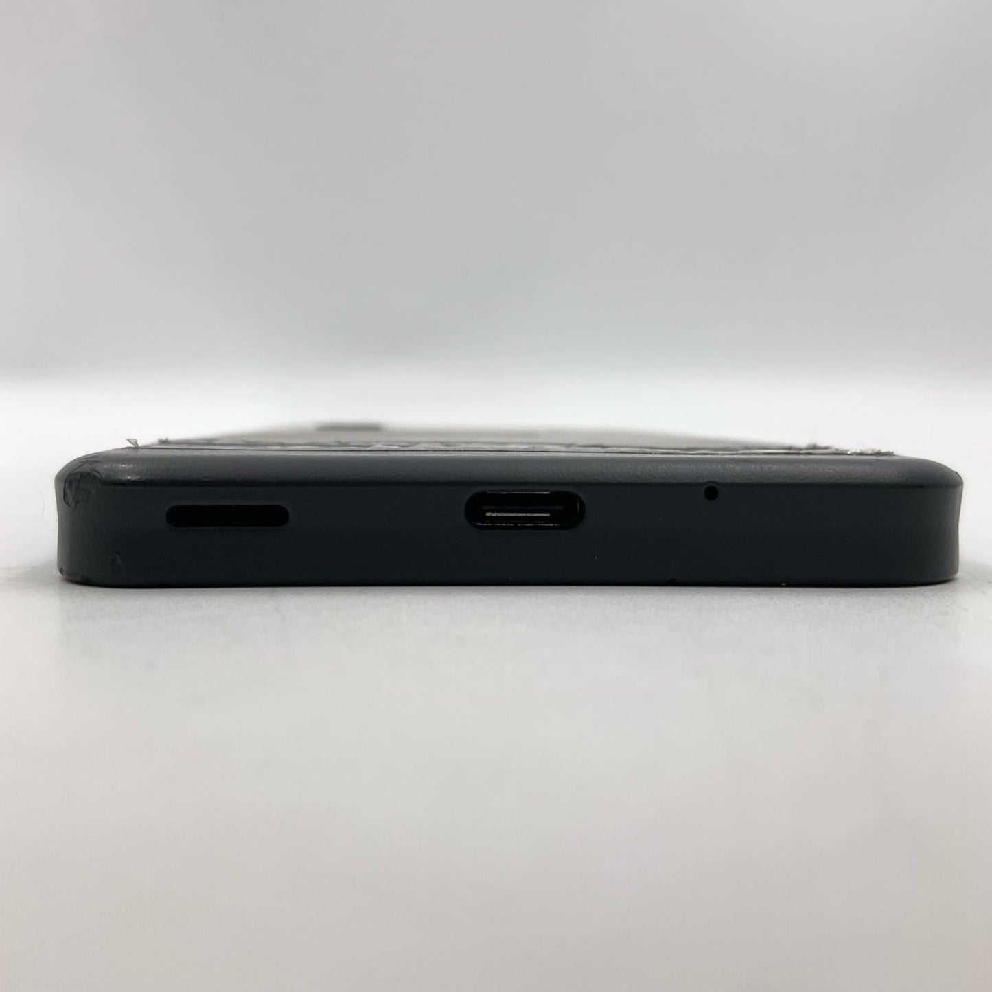 【最速発送】SHARP AQUOS wish2 64GB チャコール docomo SH-51C 白ロム【難有】