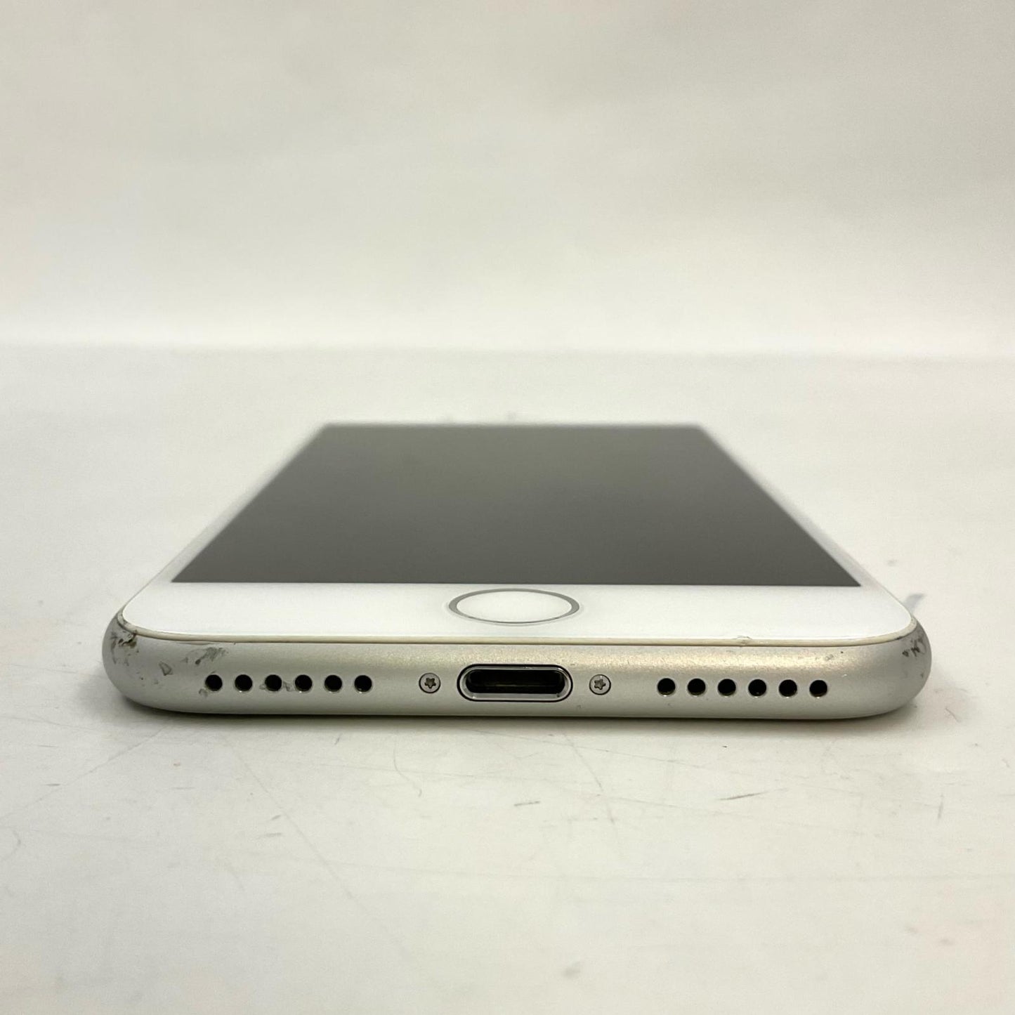 【全額返金保証】【最速発送】Apple iPhone iPhone 8 64GB シルバー au 白ロム 動作確認済 74%