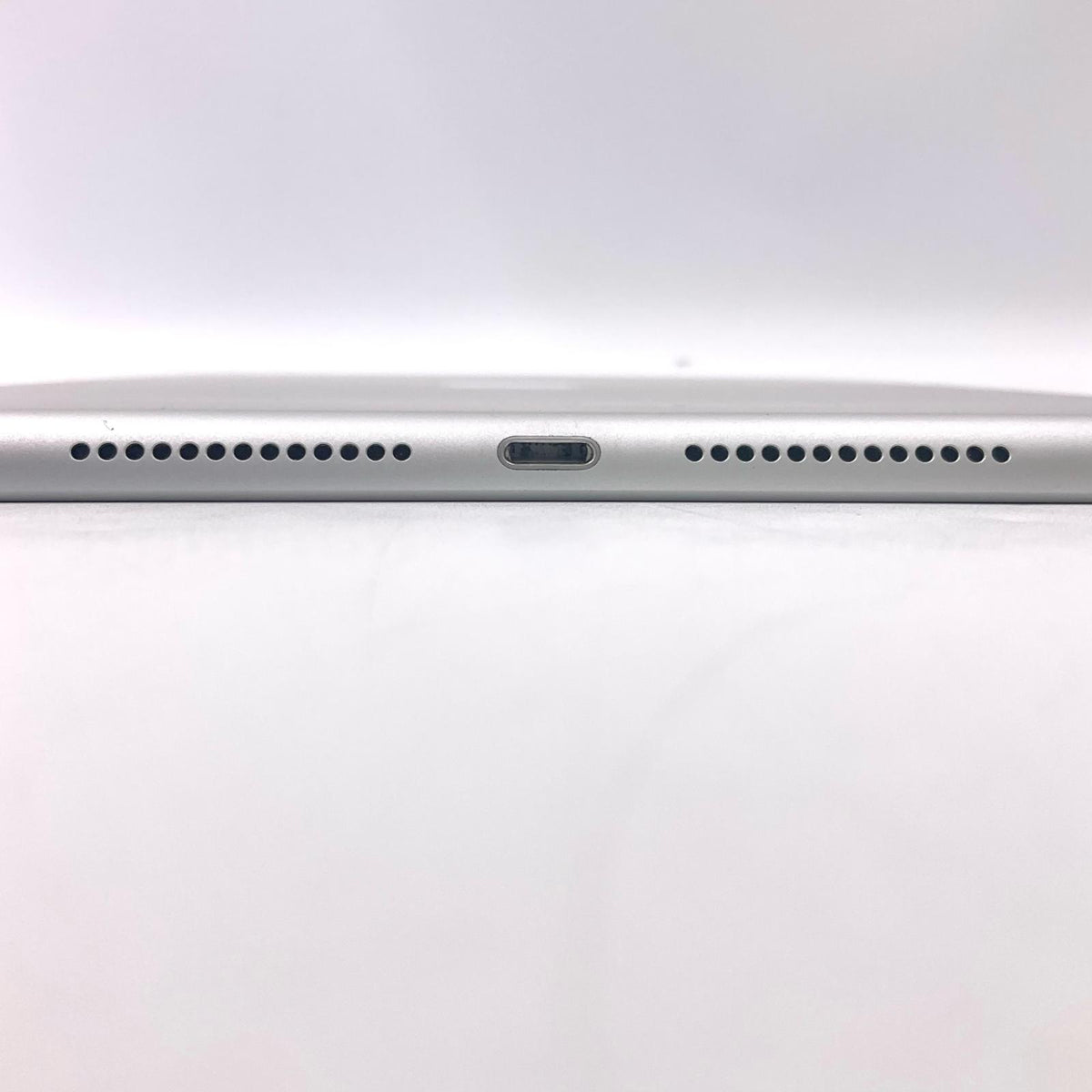 【全額返金保証】【最速発送】Apple iPad iPad 10.2インチ 第7世代 32GB シルバー WiFi+Cellular docomo 白ロム 美品 動作確認済