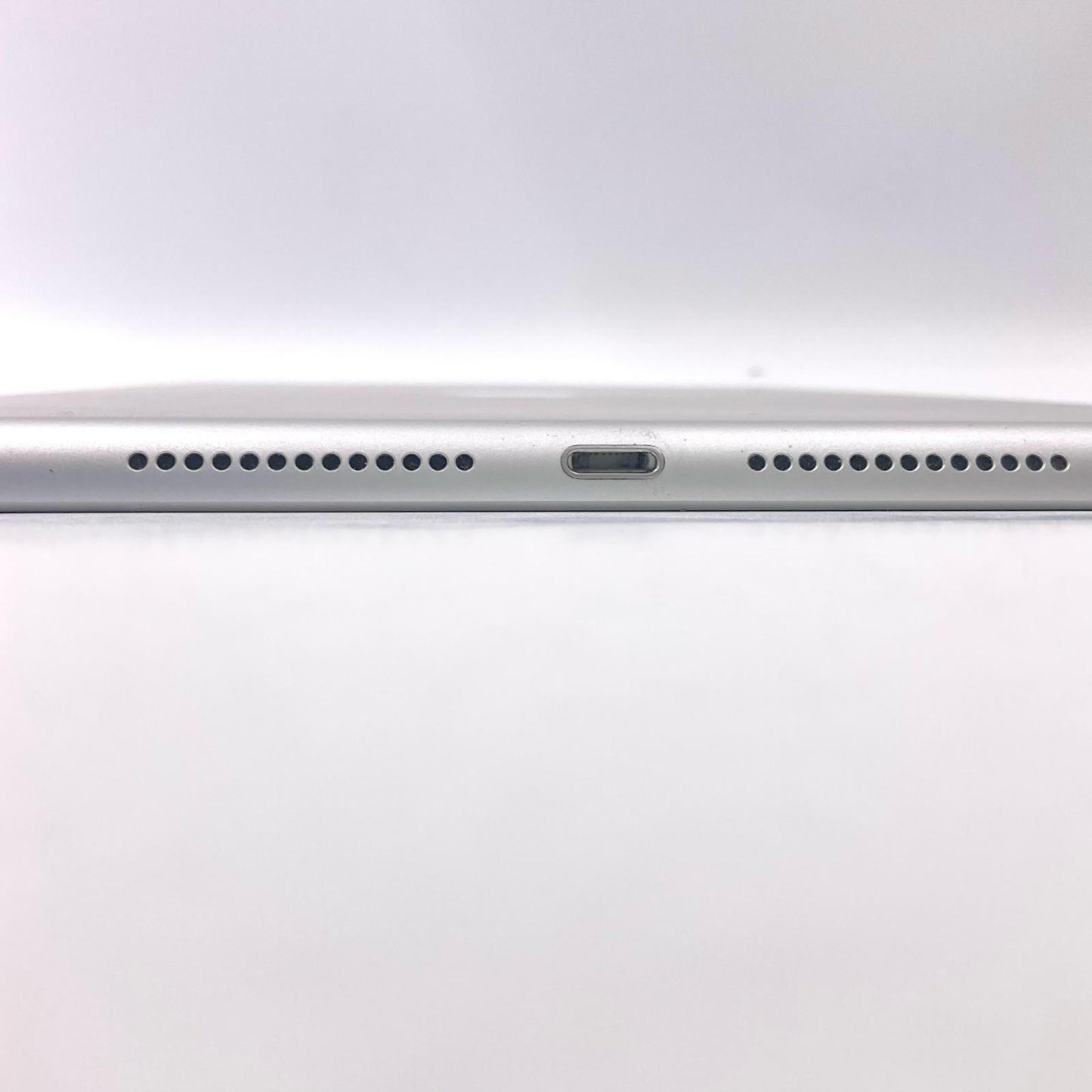 【全額返金保証】【最速発送】Apple iPad iPad 10.2インチ 第9世代 64GB シルバー WiFi+Cellular docomo 白ロム 動作確認済