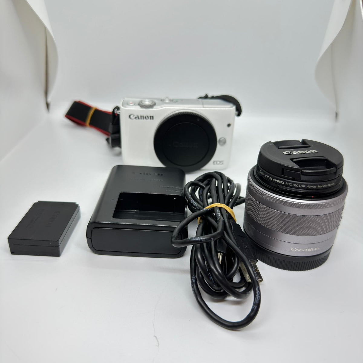 【全額返金保証】【最速発送】 デジタル一眼 EOS M10 EF-M 15-45mm F3.5-6.3 IS STM レンズキット ホワイト 動作確認済
