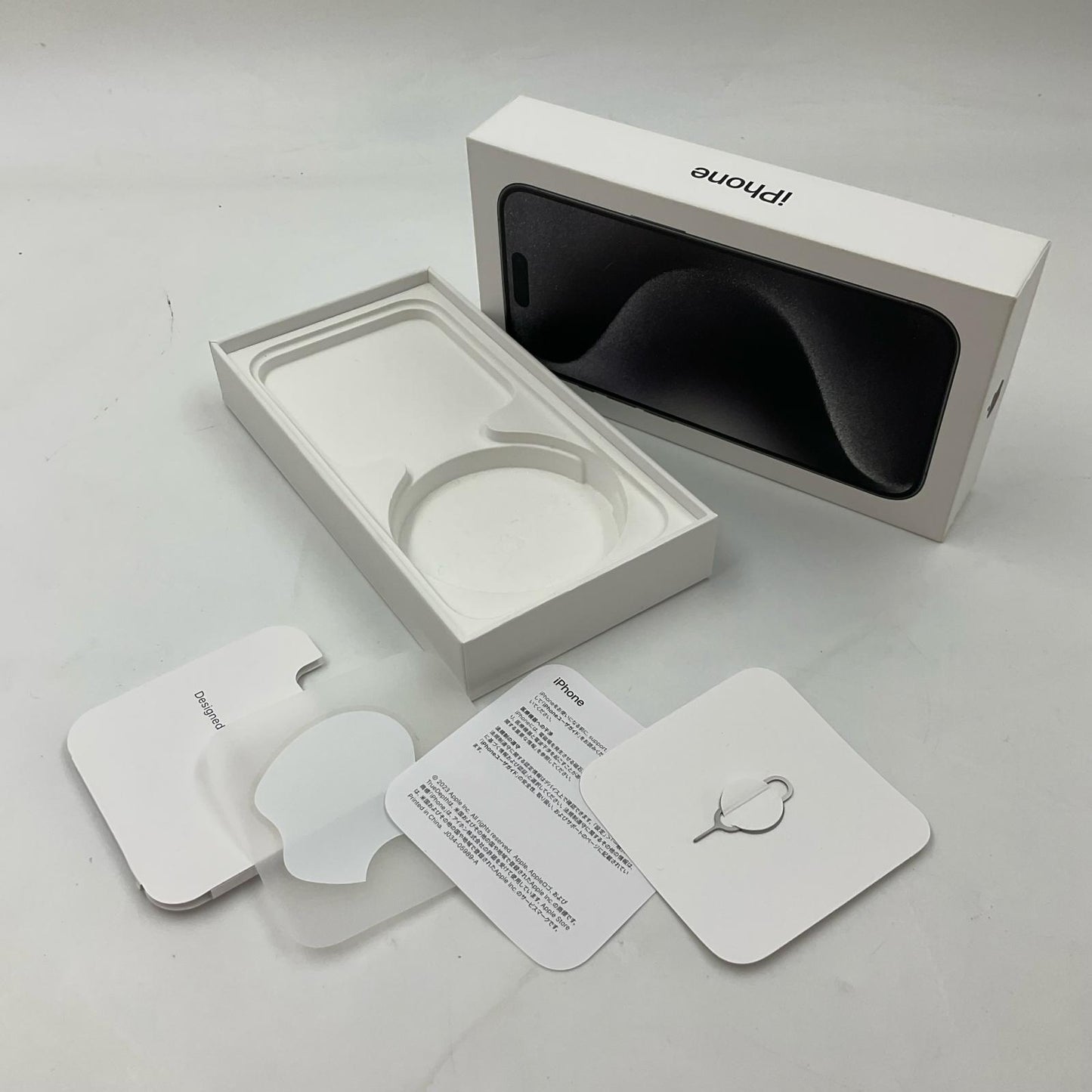 【全額返金保証】【最速発送】Apple iPhone iPhone 15 Pro 256GB ブラックチタニウム docomo 白ロム 美品 動作確認済 85%