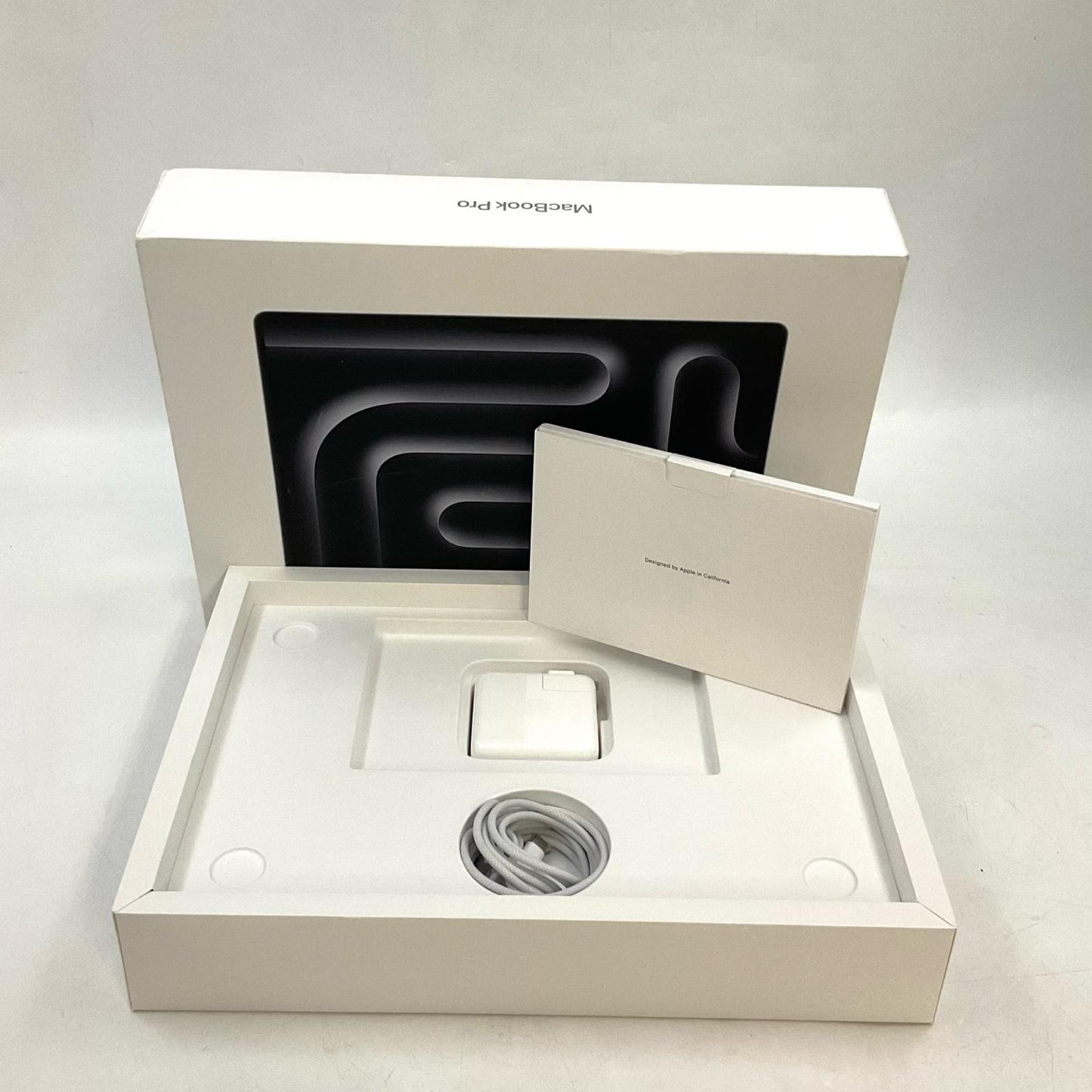 【全額返金保証】【最速発送】Apple MacBook Pro 14インチ M5 Apple M5 24GB 1TB シルバー 100% 超美品 動作確認済