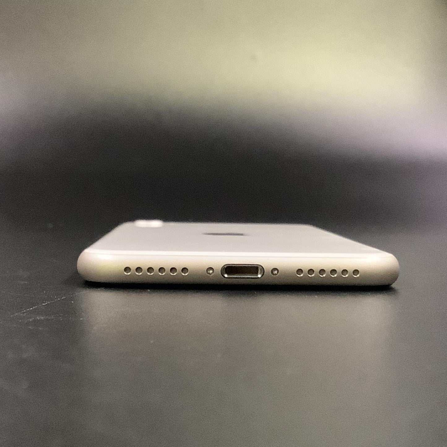 【全額返金保証】【最速発送】Apple iPhone iPhone SE(第3世代) 64GB スターライト Softbank SIMフリー 白ロム 美品 動作確認済 95%