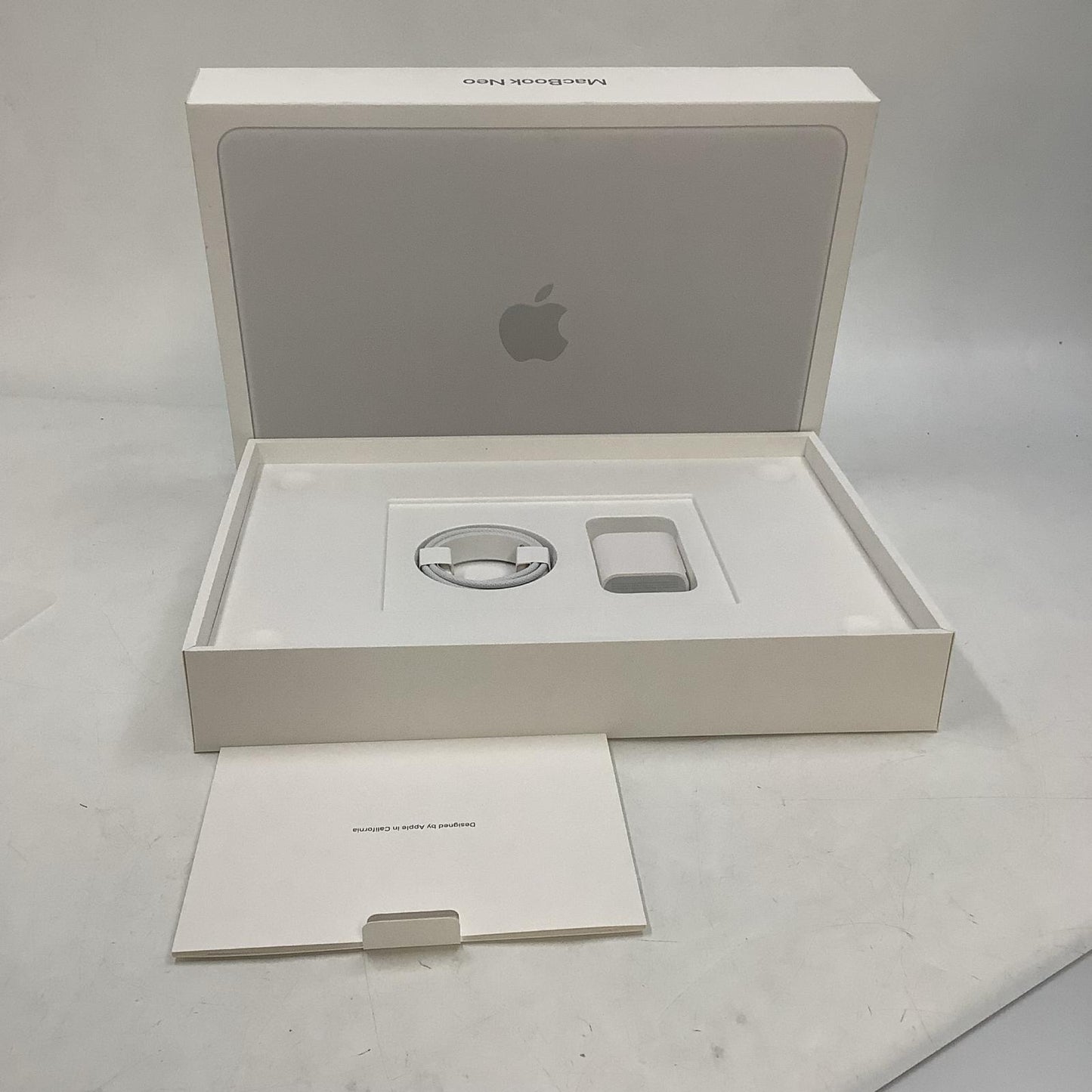 【全額返金保証】【最速発送】Apple MacBook Neo 13インチ 2026 Apple A18 Pro 8GB 512GB シルバー 100% 超美品 動作確認済