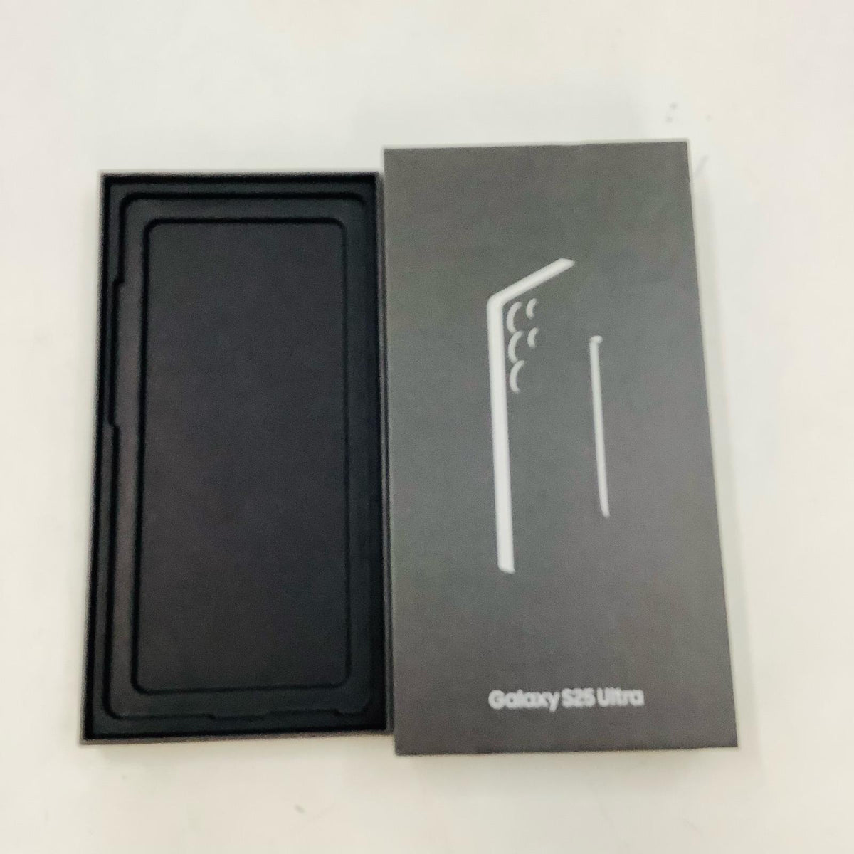 【全額返金保証】【最速発送】SAMSUNG Galaxy S25 Ultra 256GB チタニウムラック au SIMフリー SCG32 白ロム 美品 動作確認済