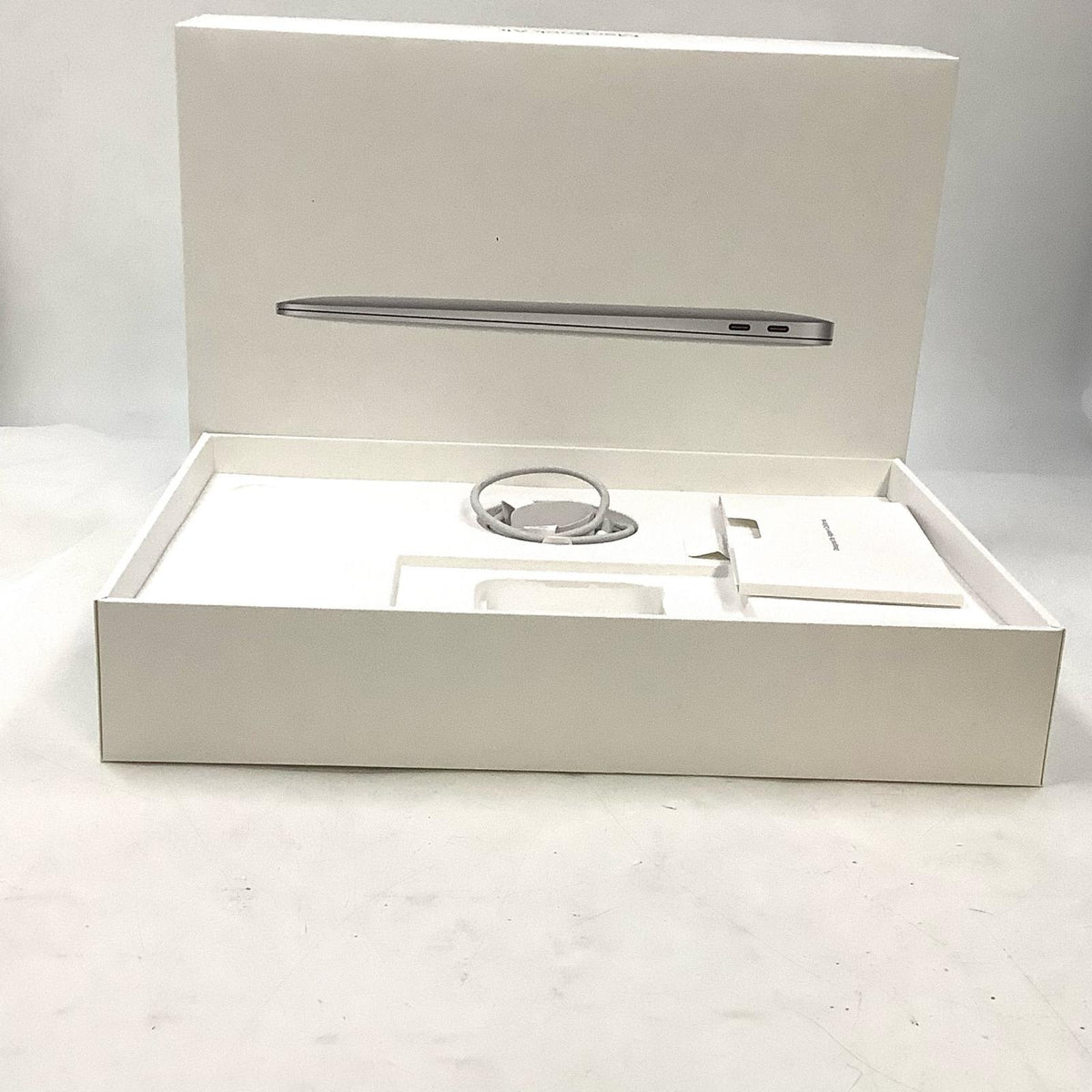 【全額返金保証】【最速発送】Apple MacBook Air 13インチ 2020 Apple M1 8GB 256GB シルバー 94% 美品 動作確認済