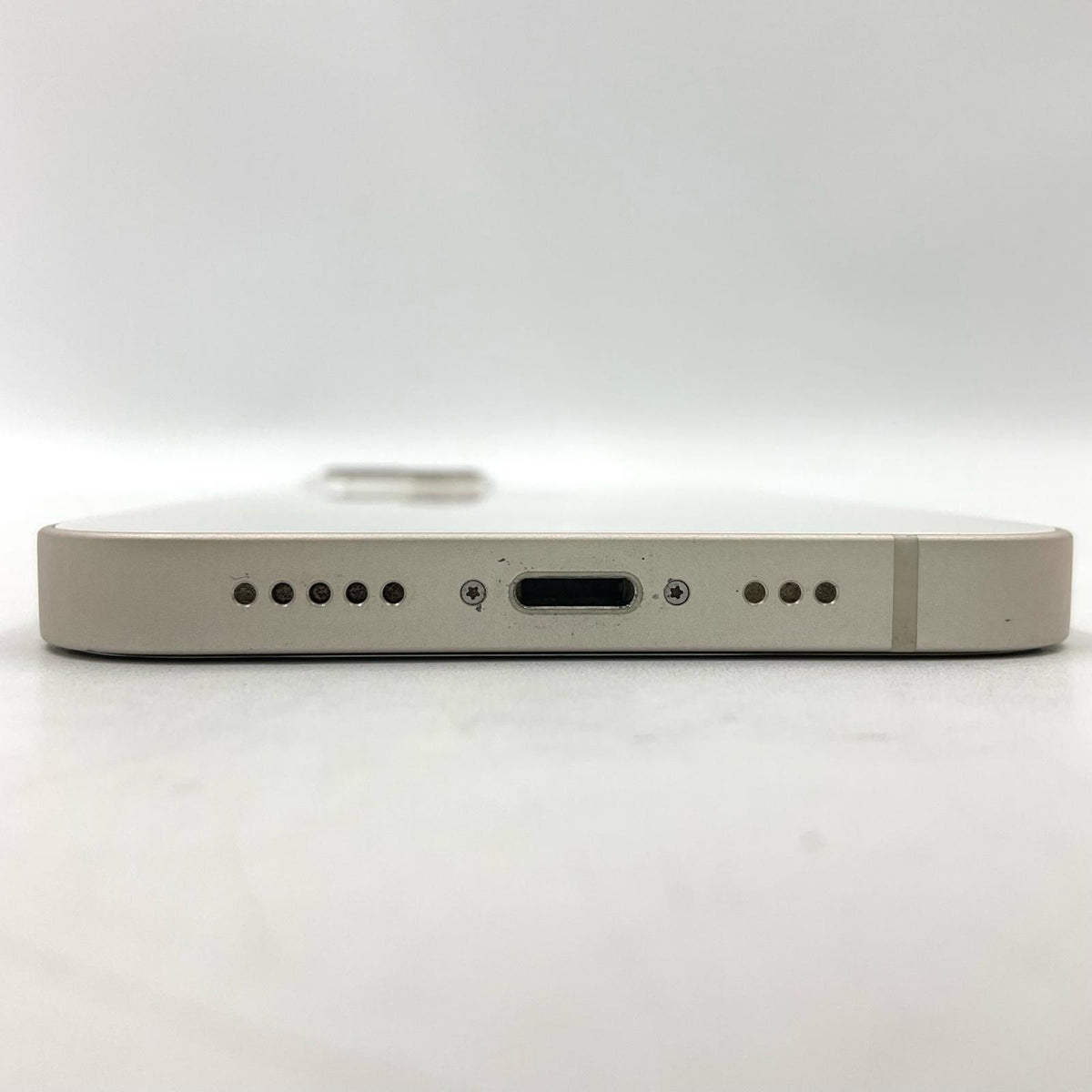【全額返金保証】【最速発送】Apple iPhone iPhone 13 128GB スターライト docomo 白ロム 動作確認済 70%