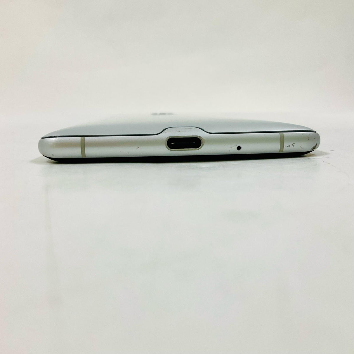 【最速発送】Sony Xperia XZ3 64GB ホワイトシルバー docomo SO-01L 白ロム【難有】