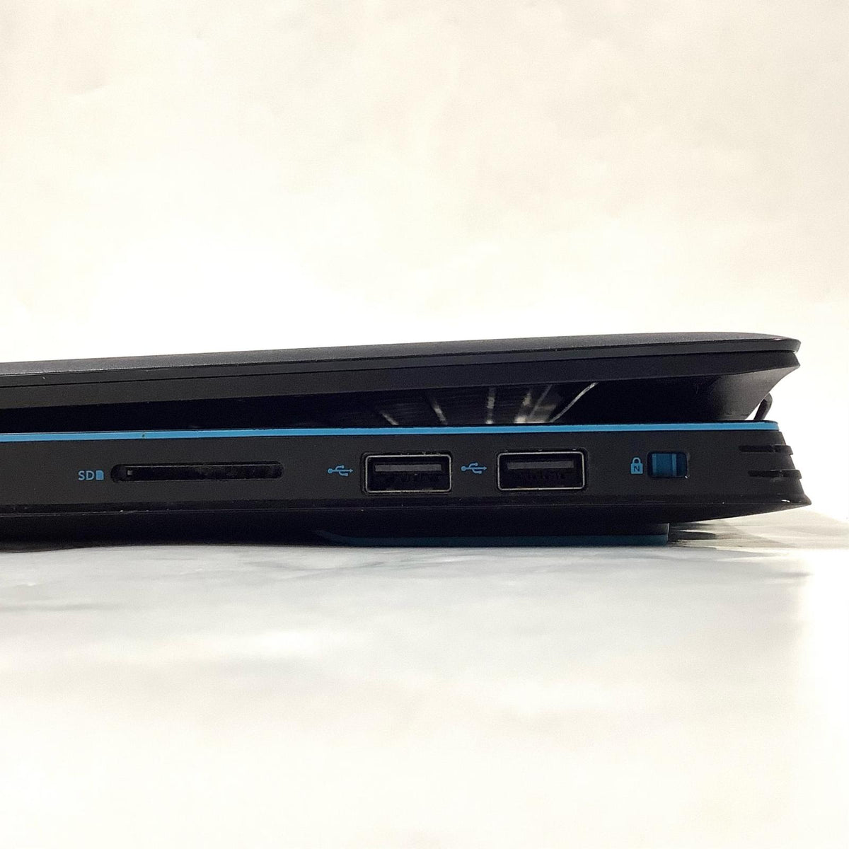【最速発送】Dell G3 3590 i7-9750H 2.6GHz 16GB GTX 1650【難有】