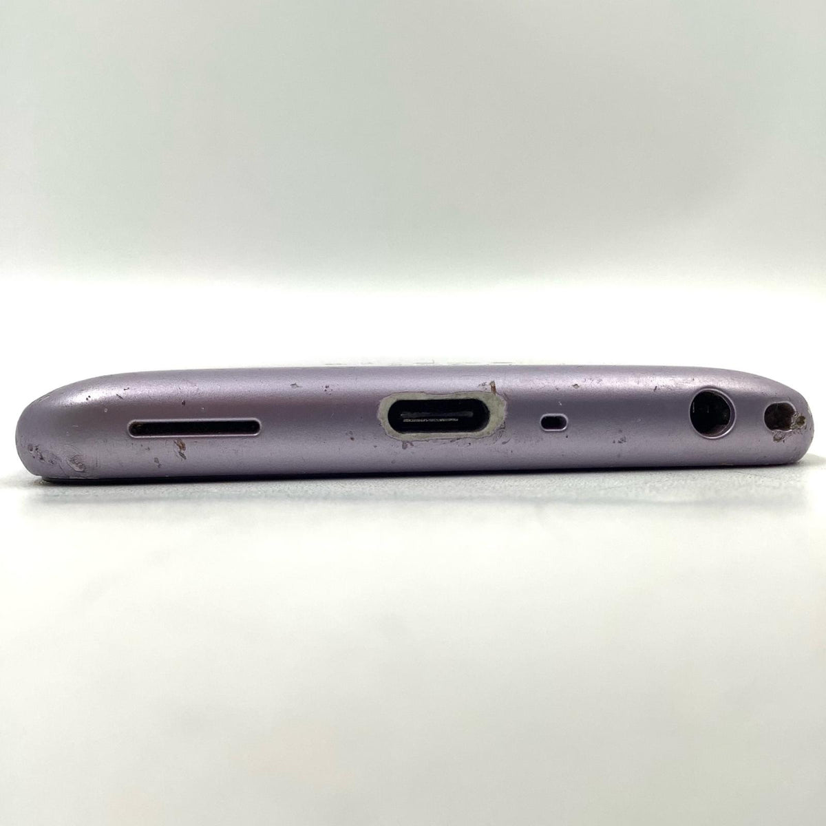 【最速発送】富士通 arrows Be4 32GB パープル docomo F-41A 白ロム【難有】