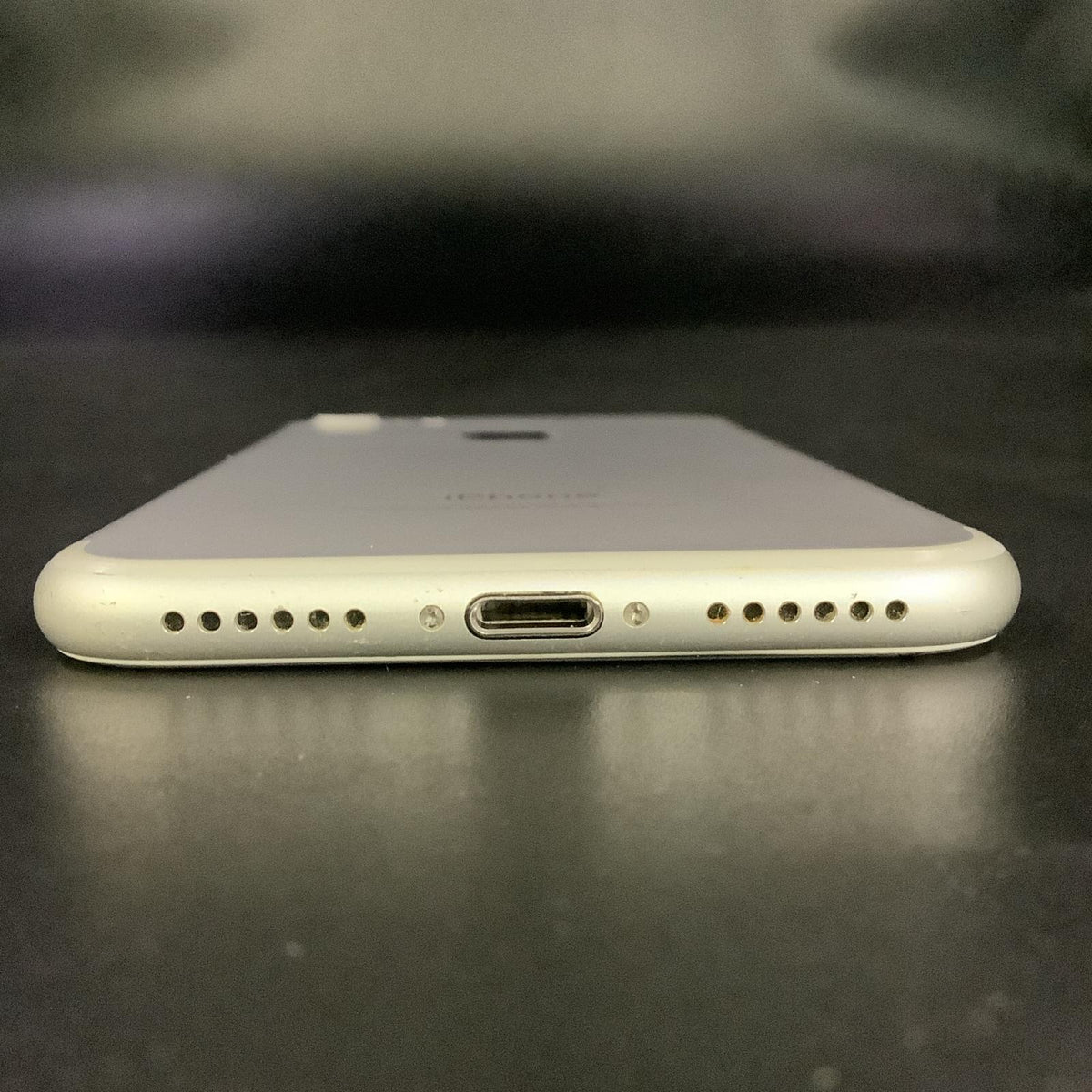 【最速発送】Apple iPhone iPhone 7 32GB シルバー docomo 白ロム【難有】 75%