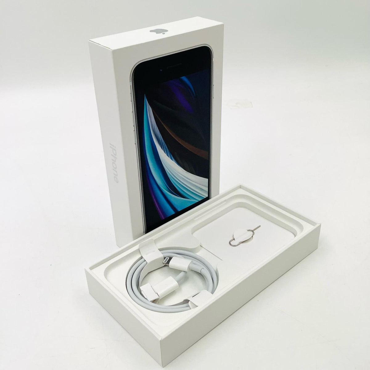 【全額返金保証】【最速発送】Apple iPhone iPhone SE(第2世代) 64GB ホワイト docomo 白ロム 美品 動作確認済 82%