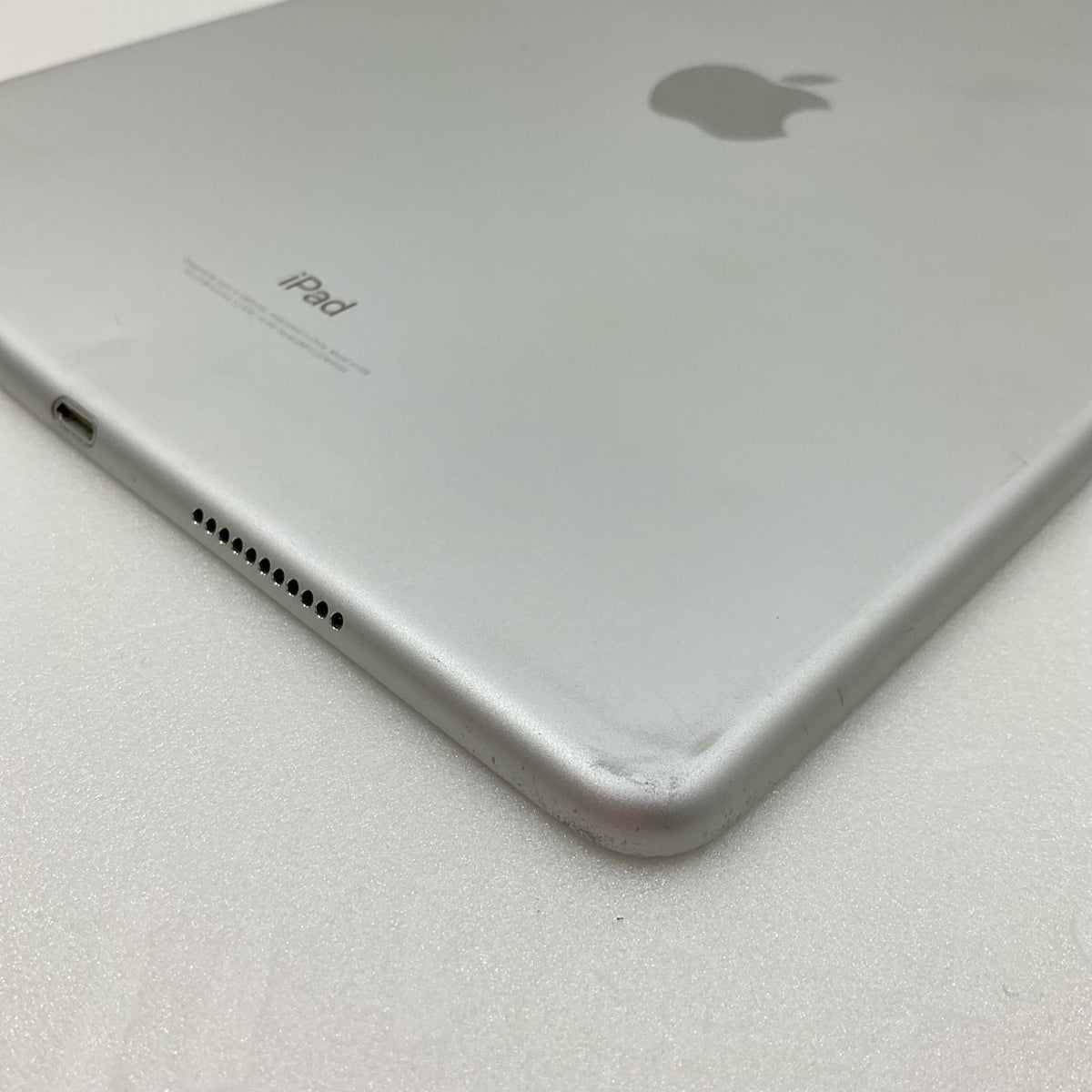 【全額返金保証】【最速発送】Apple iPad Pro 10.5インチ 256GB シルバー WiFi+Cellular docomo 白ロム 動作確認済