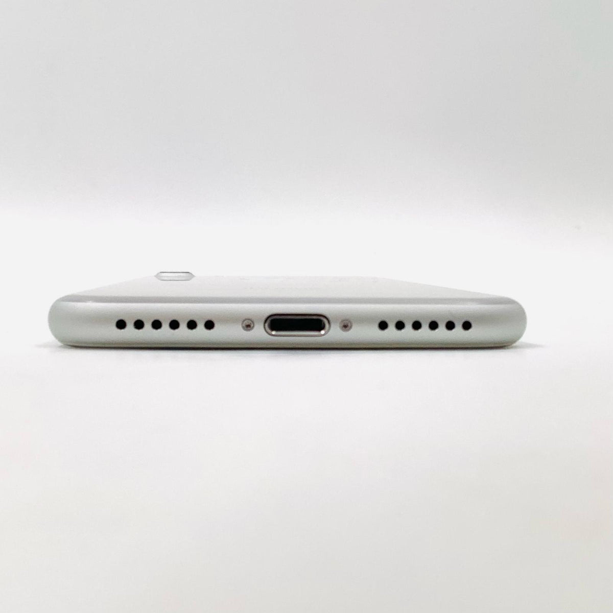 【全額返金保証】【最速発送】Apple iPhone iPhone 7 32GB シルバー au SIMフリー 白ロム 美品 動作確認済 91%