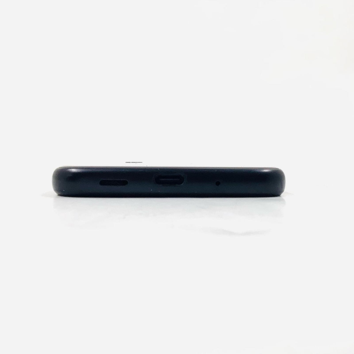 【最速発送】 GRATINA 32GB ブラック au KYV48 白ロム【難有】