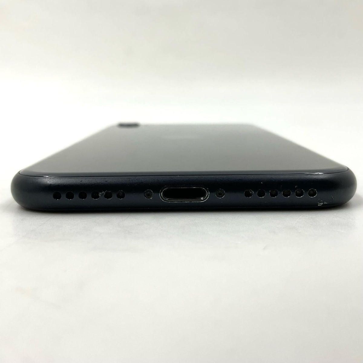 【全額返金保証】【最速発送】Apple iPhone iPhone SE(第3世代) 64GB ミッドナイト docomo SIMフリー 白ロム 動作確認済 81%