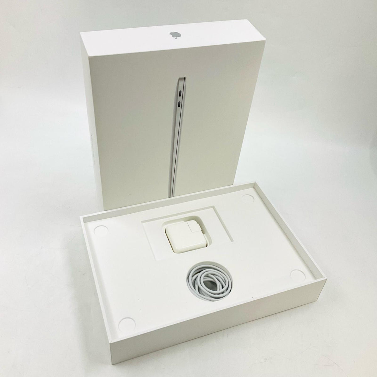 【最速発送】Apple MacBook Air 13.3インチ 2020 Apple M1 16GB 1TB シルバー 81.9%【難有】