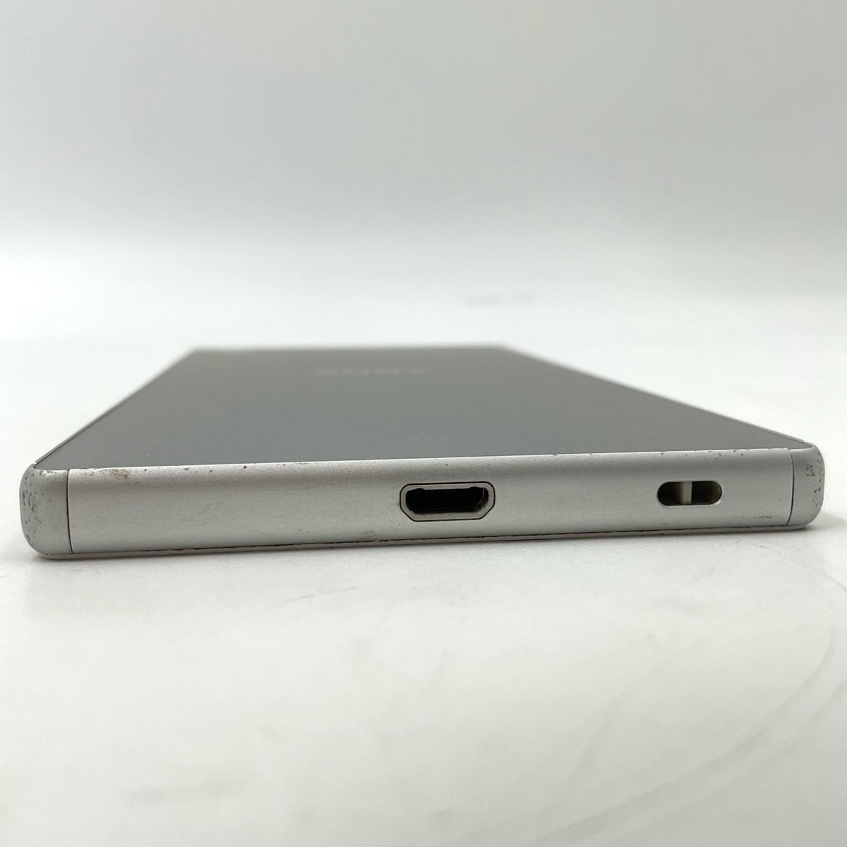 【全額返金保証】【最速発送】Sony Xperia Z5 32GB シルバー au SOV32 白ロム 動作確認済