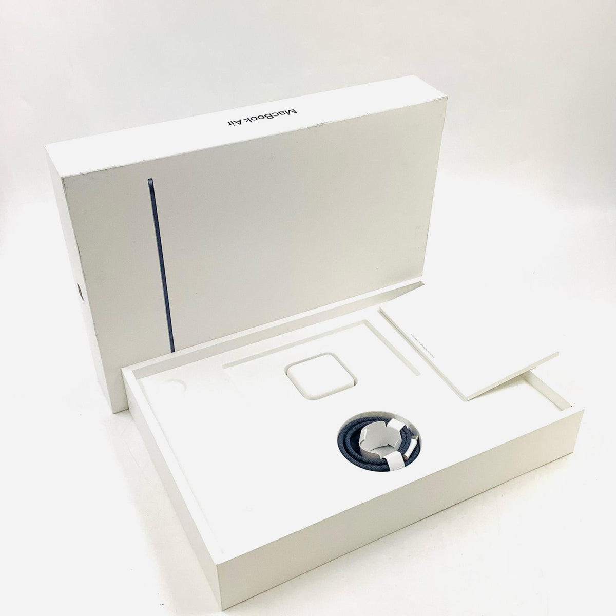 【全額返金保証】【最速発送】Apple MacBook Air 13インチ 2024 Apple M3 24GB SSD 256GB ミッドナイト 98% 美品 動作確認済