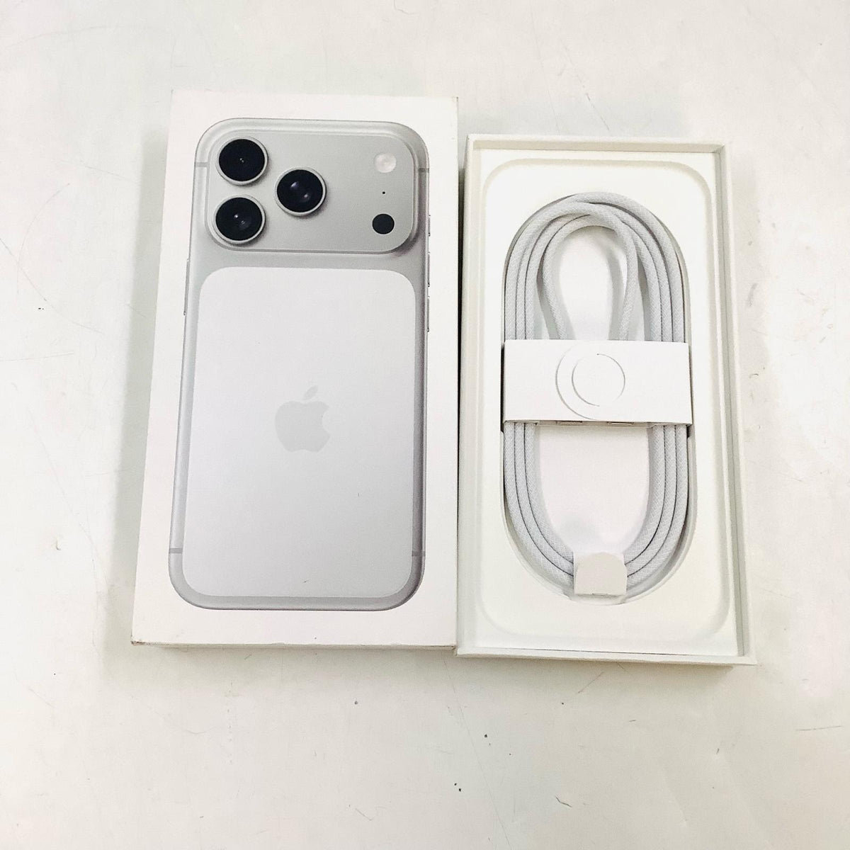 【全額返金保証】【最速発送】Apple iPhone iPhone 17 Pro 256GB シルバー SIMフリー 白ロム 美品 動作確認済 92%