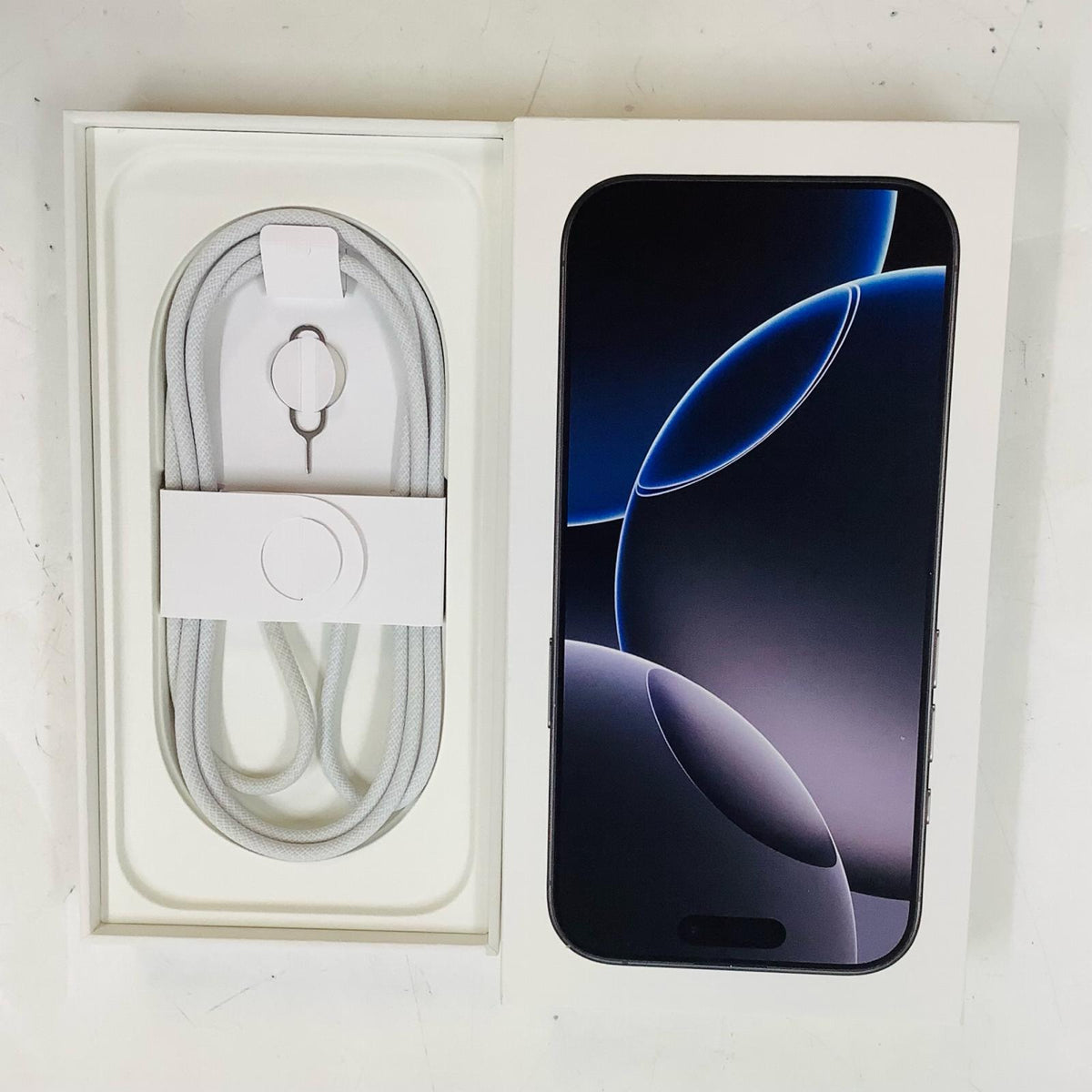 【全額返金保証】【最速発送】Apple iPhone iPhone 16 Pro 256GB ブラックチタニウム SIMフリー 超美品 動作確認済 89%